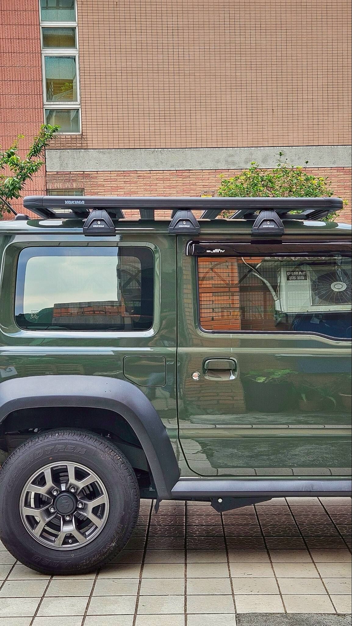 SUZUKI  JIMNY JB74- YAKIMA LockNLoad Platform重載車頂平台-實車安裝-unrv. 台灣專業安裝