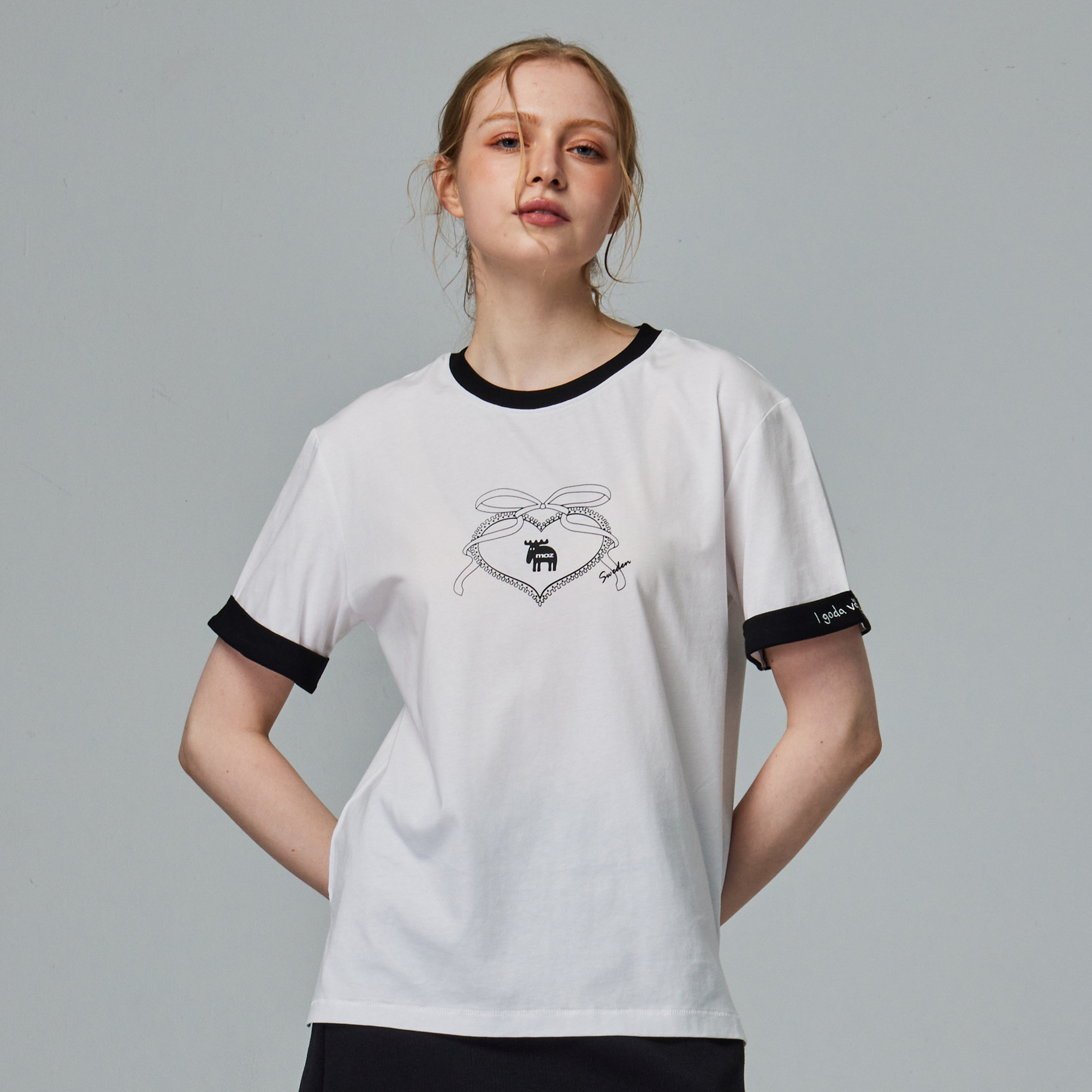 moz瑞典 駝鹿 瑞典之心 舒適柔棉 100%純棉短T-袖口反摺刺繡-經典白(亞洲版)女款