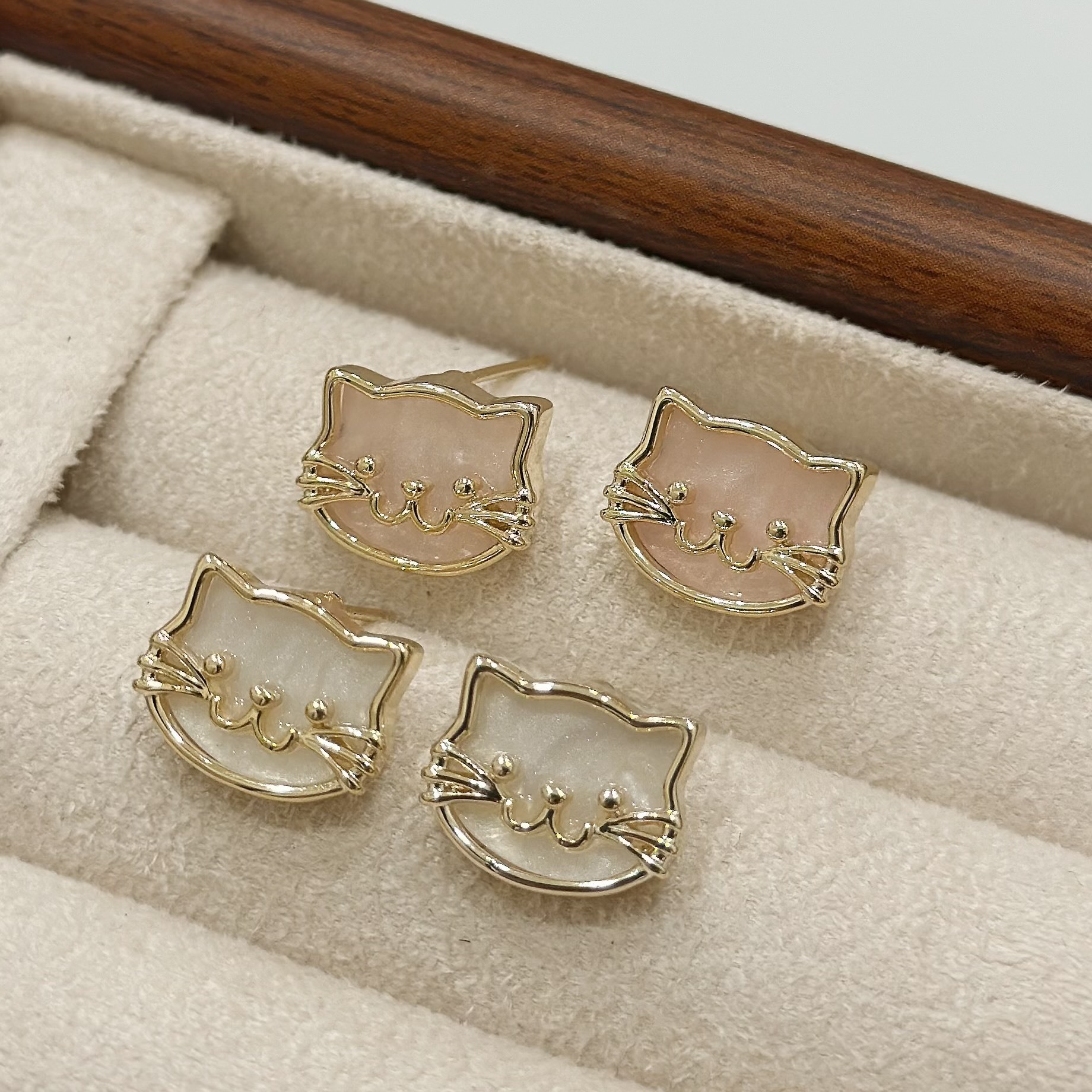 B300金邊白貝貓咪耳針