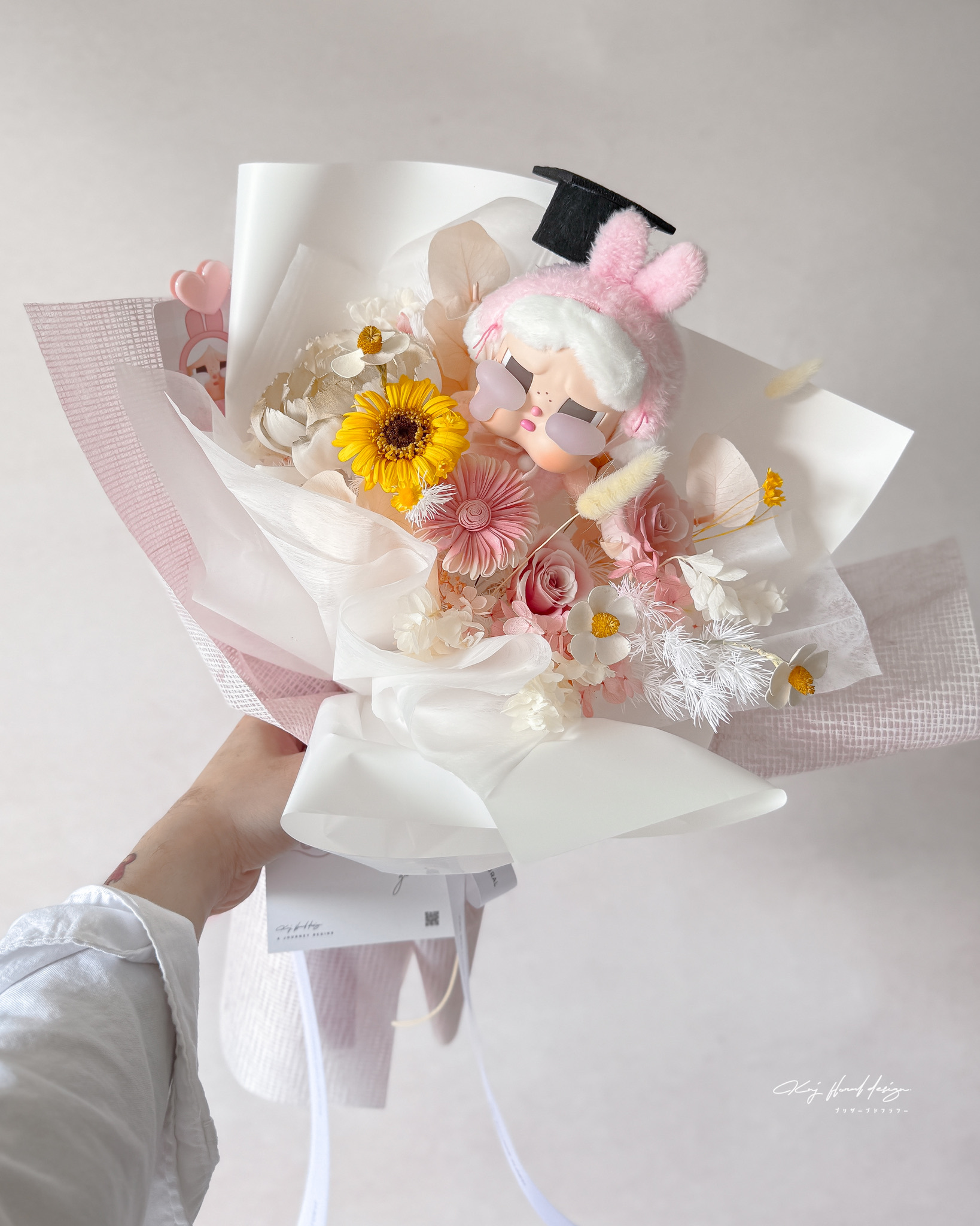 CRYBABY 哭哭兔畢業永生花束