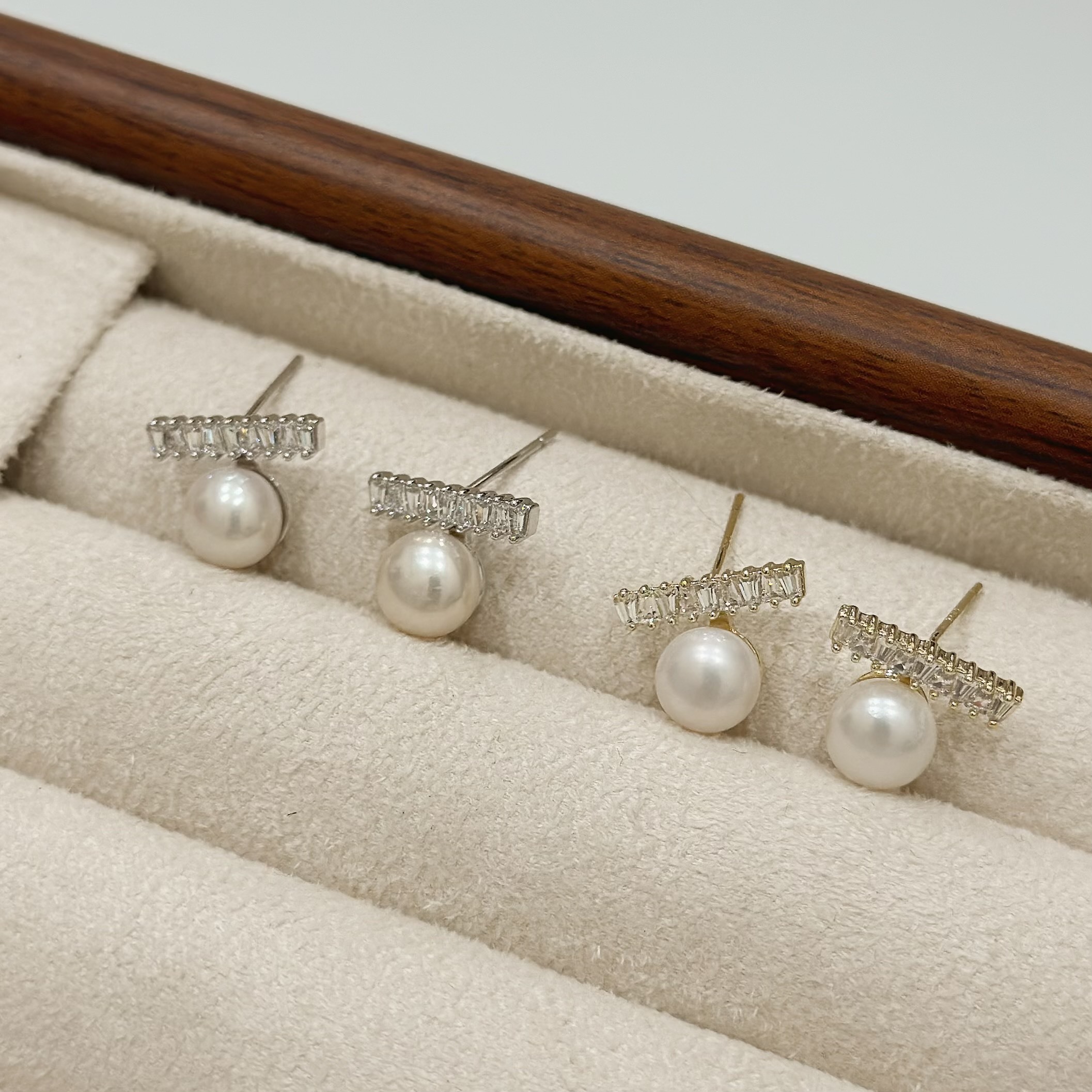 B305一字鋯石珍珠耳針