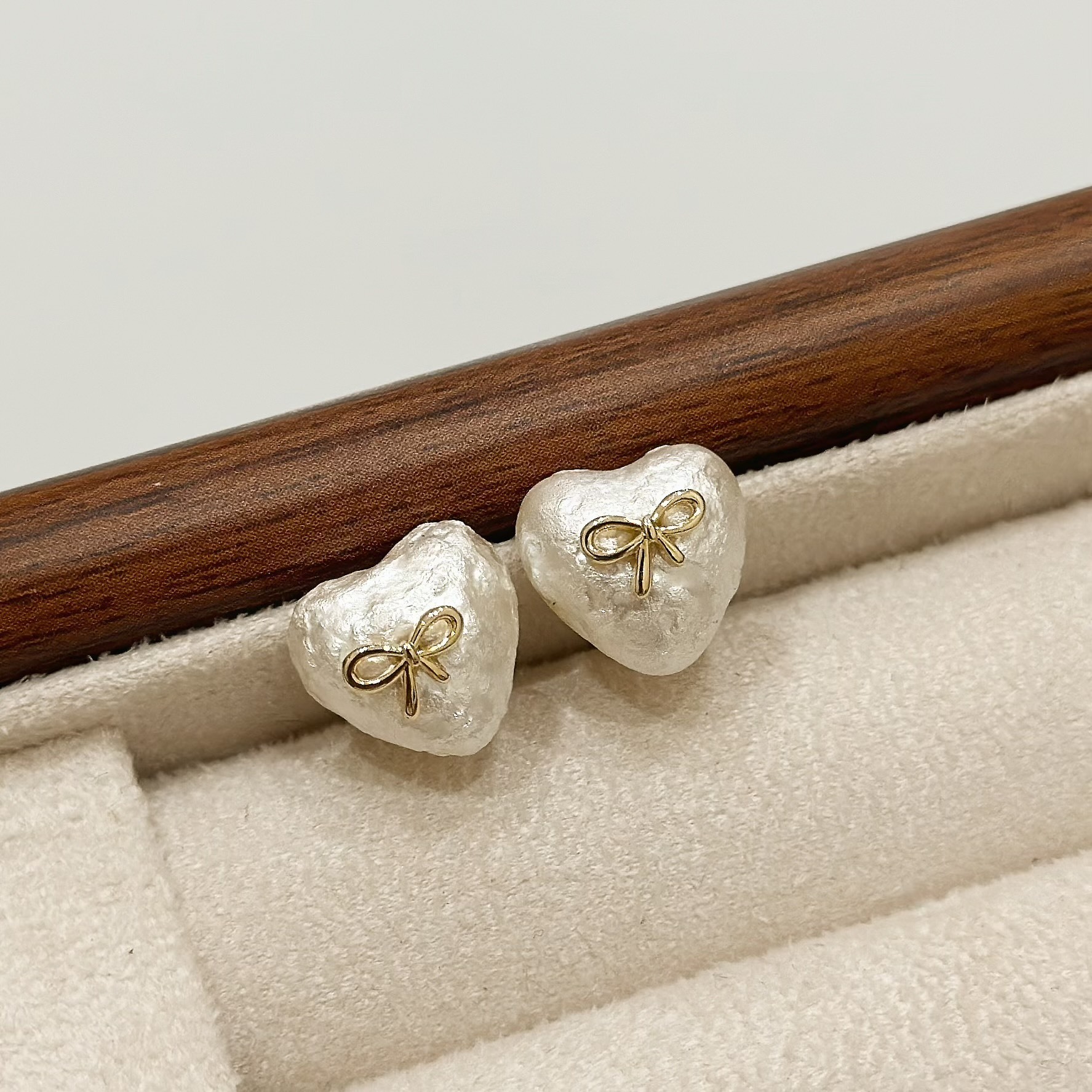 B308蝴蝶結愛心棉花珍珠耳針