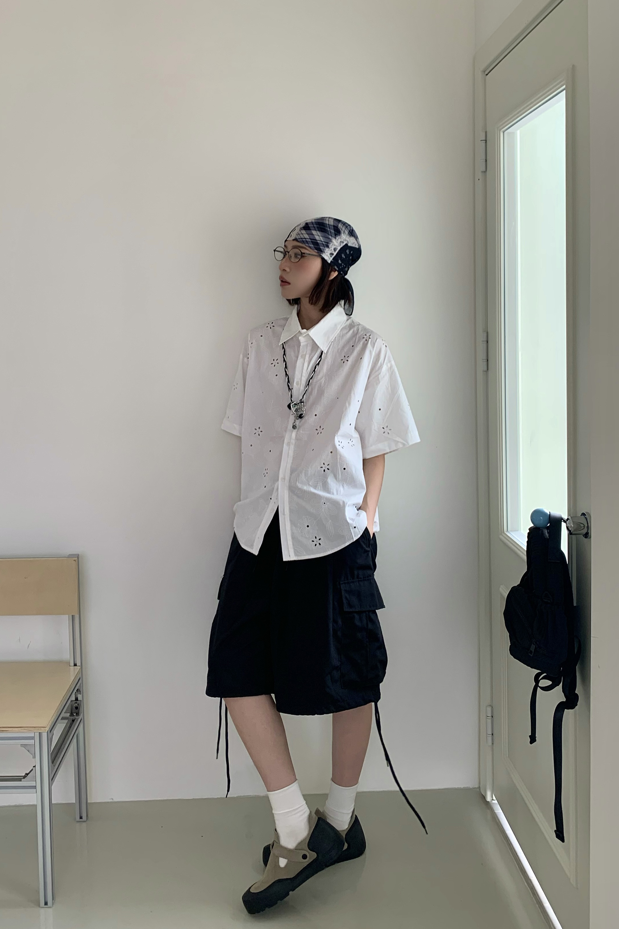 花綻放的線條簍空短襯 2色