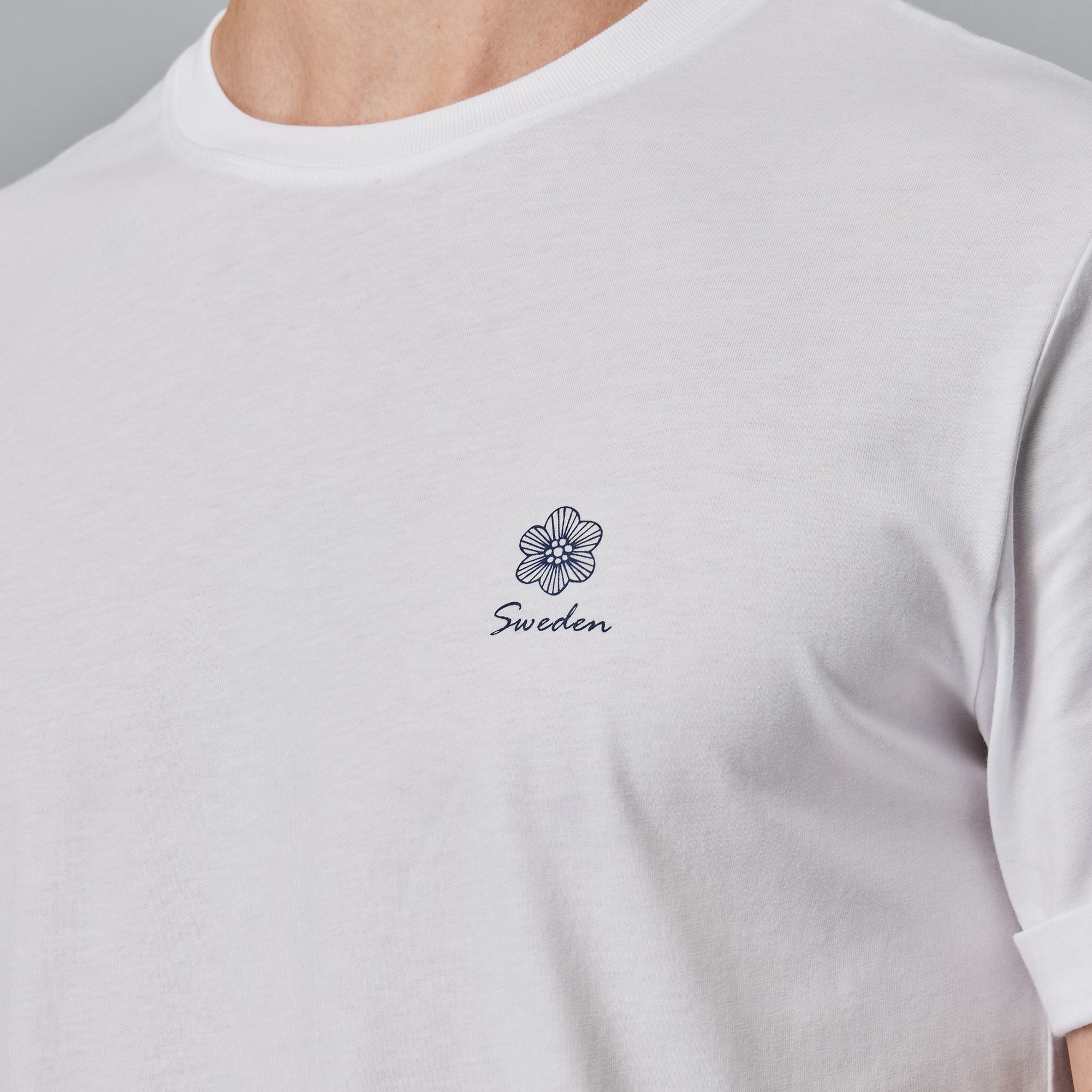 moz瑞典 駝鹿 仲夏之夢 舒適柔棉 100%純棉短T-袖口反摺刺繡-經典白(亞洲版)男款