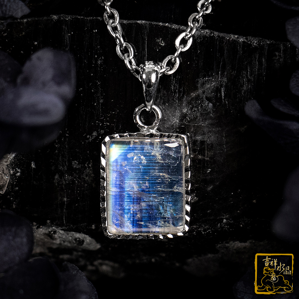 藍暈月光石方墜 1.6g 穩定情緒