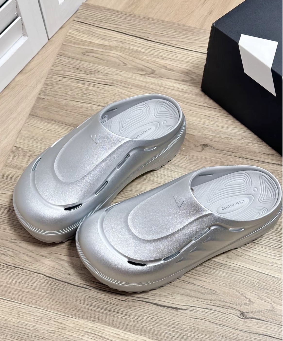 adidas OZWAVE CLOG 銀色拖鞋（男女同款）