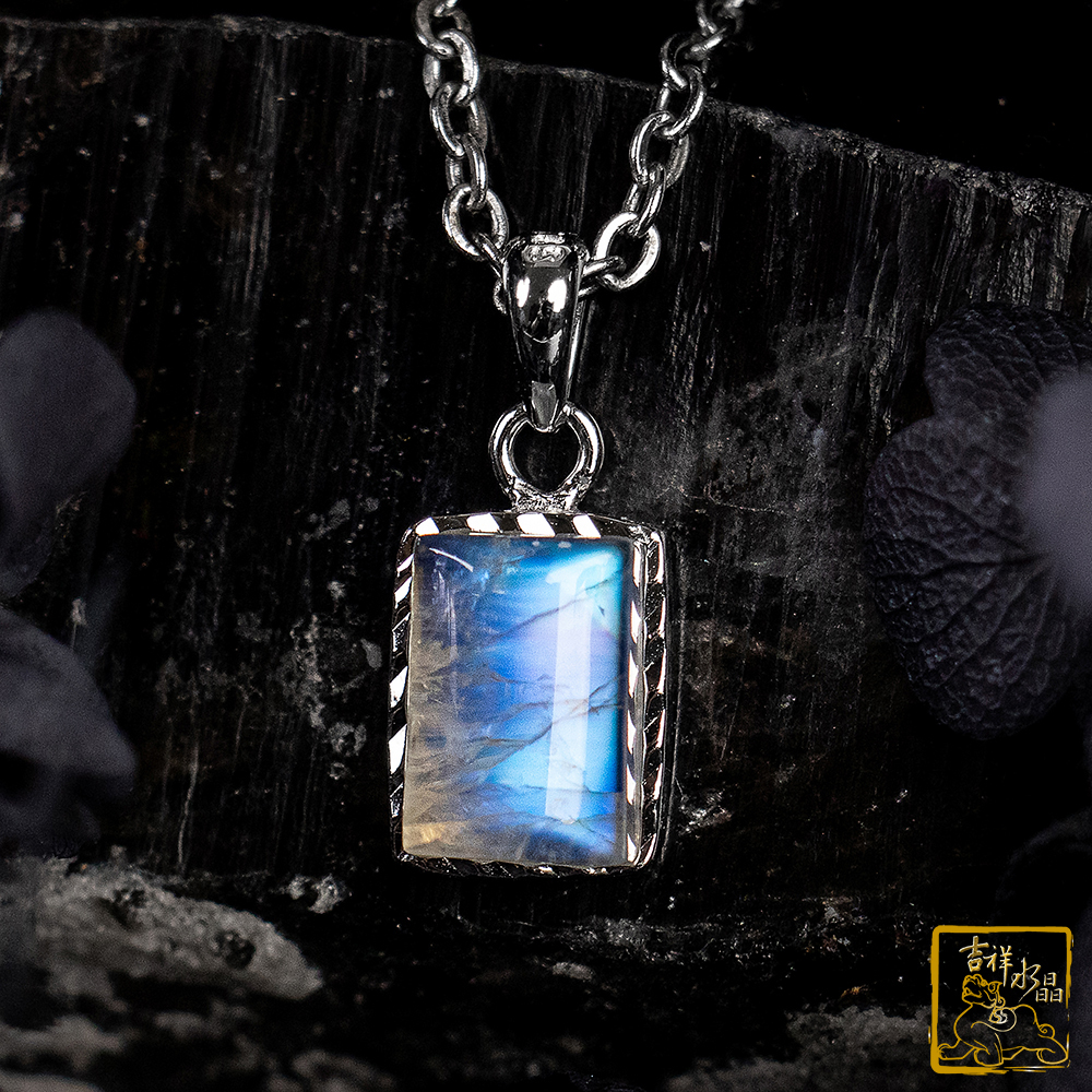 藍暈月光石方墜 1.5g 優雅柔和