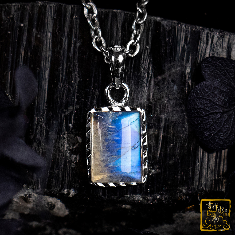 藍暈月光石方墜 1.5g 優雅柔和