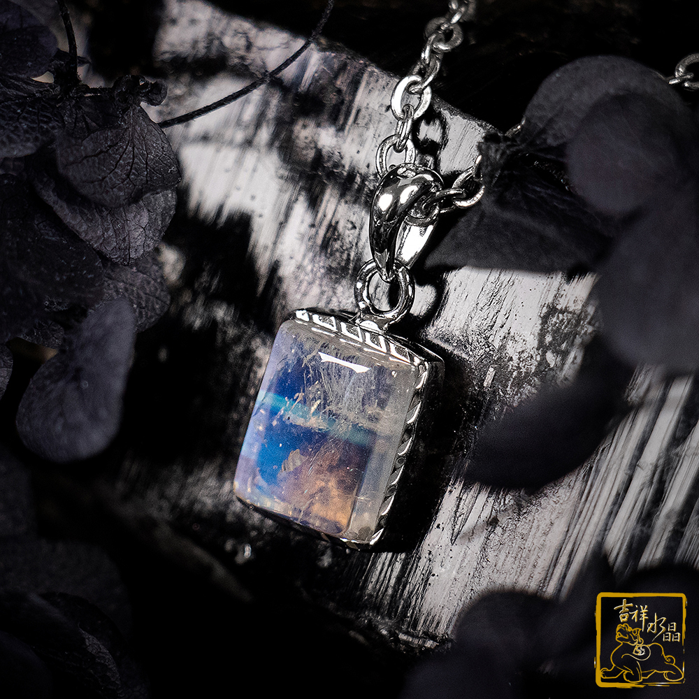 藍暈月光石方墜 1.6g 優雅柔和