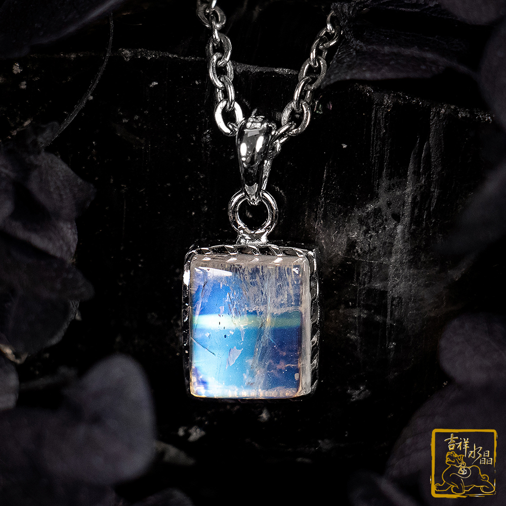 藍暈月光石方墜 1.6g 優雅柔和