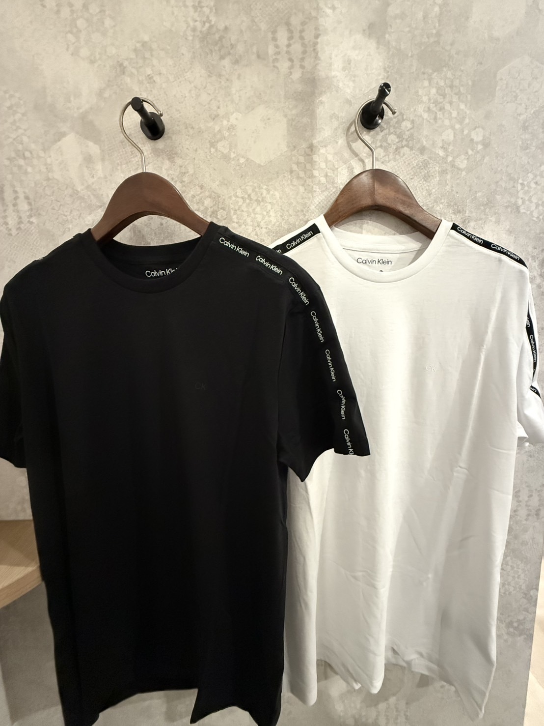 Calvin Klein CK 手臂串標 小字母 短袖上衣 短袖 短T