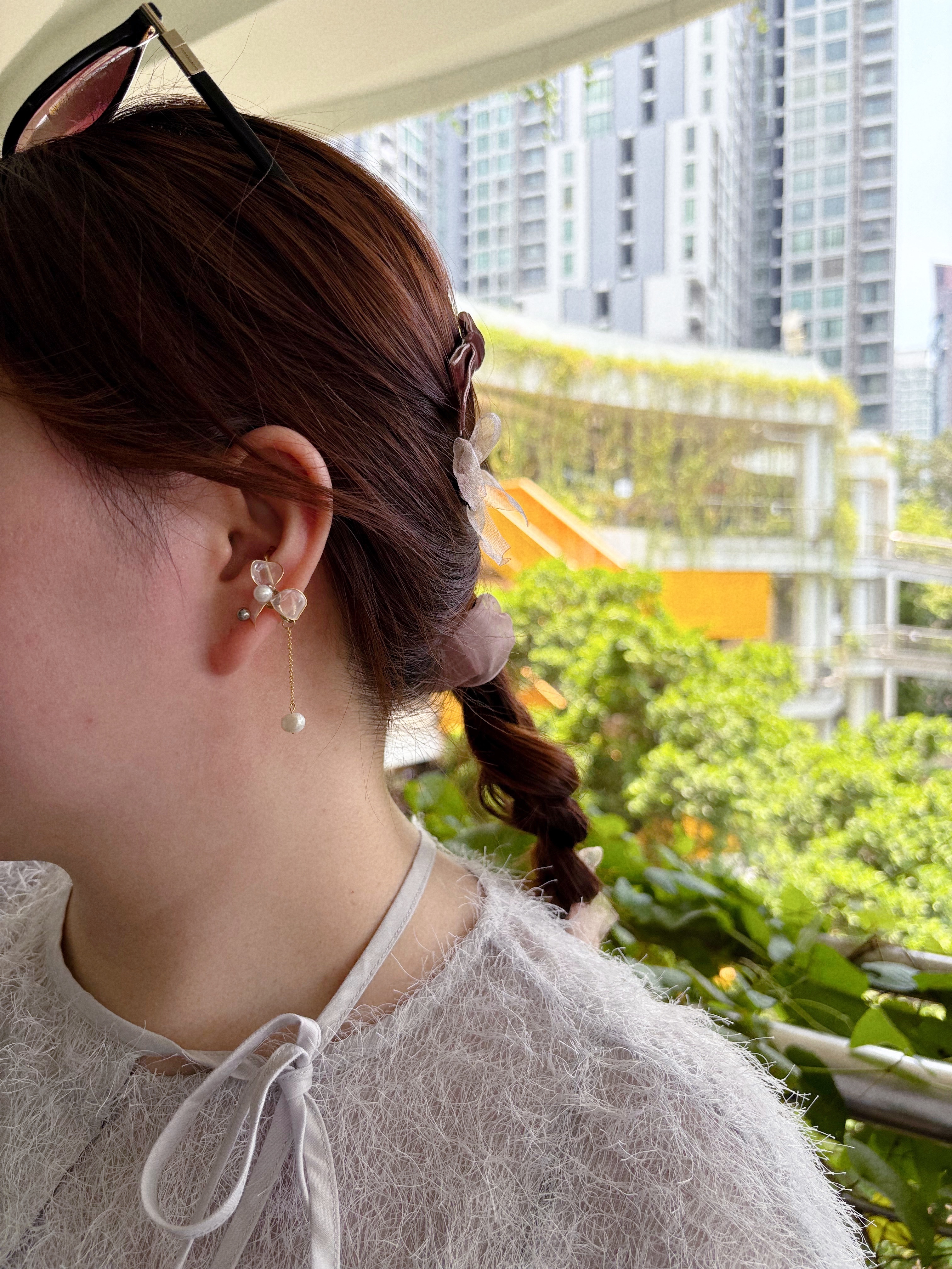 透明感花形耳骨夾