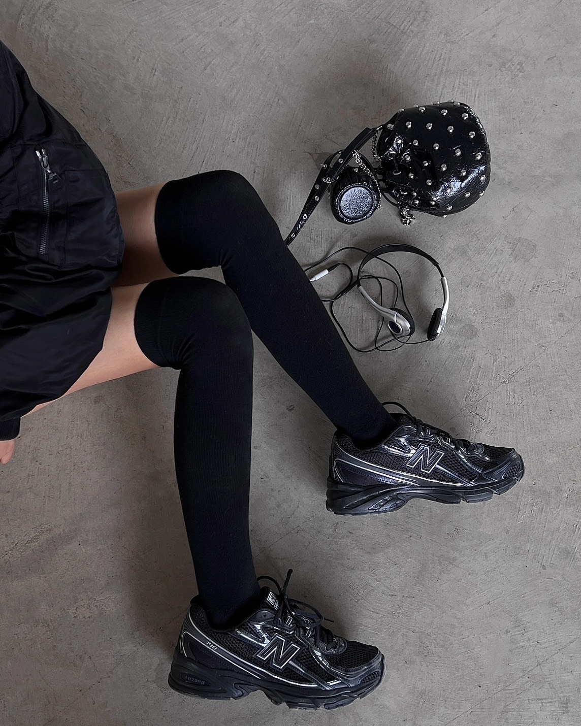 New Balance NB 740 復古 慢跑鞋 大童款 黑銀