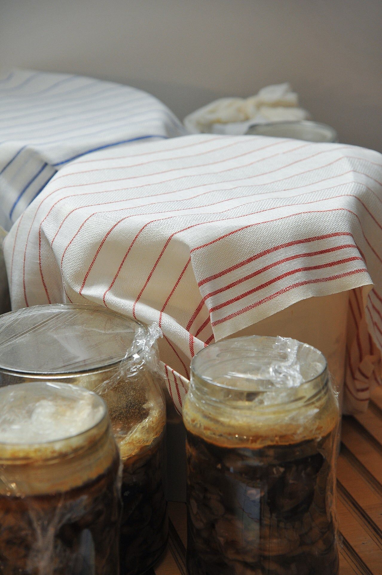 Stilla 茶巾＿白/紅