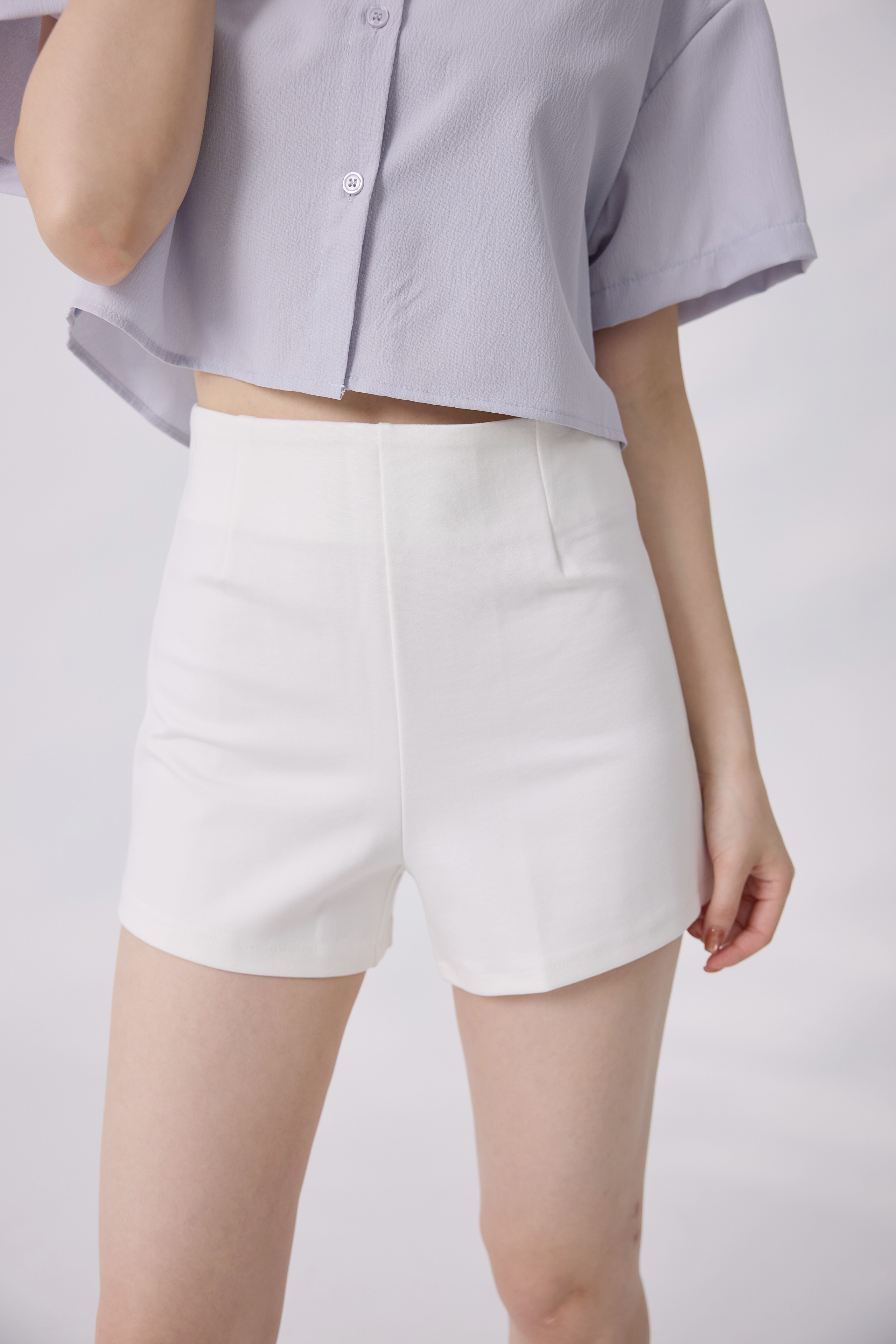 法朵Fado shop｜後拉鍊高彈短褲 270B013 黑/白