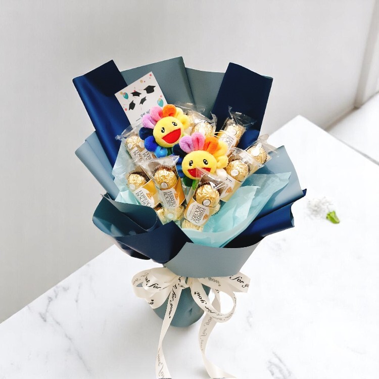 彩色太陽花娃娃3入金莎條畢業花束,金莎花束