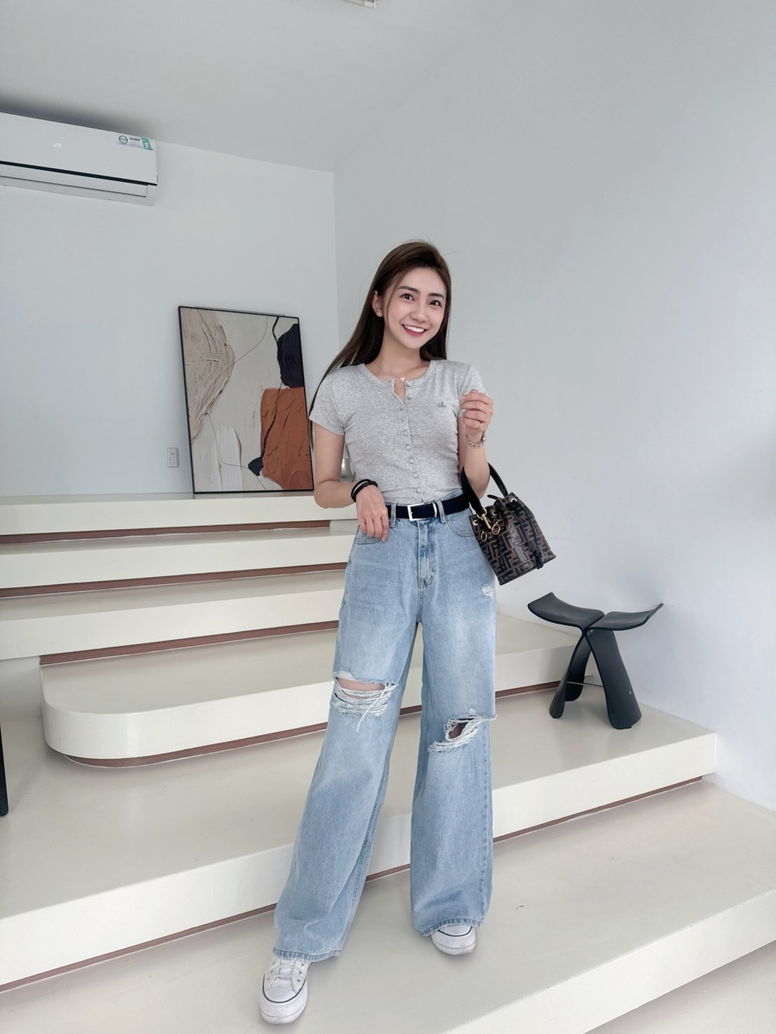 ［預購］🔥05.28春夏新品］💛闆娘包色命定款！穿上擁有好身材］🇰🇷正韓排釦超彈小銀牌Logo三穿透氣棉上衣（質感灰/四色）