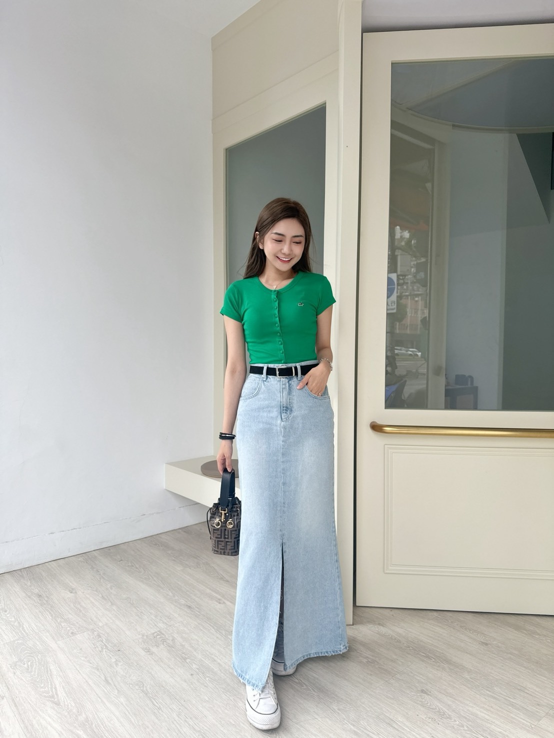 ［預購］🔥05.28春夏新品］💛闆娘包色命定款！穿上擁有好身材］🇰🇷正韓排釦超彈小銀牌Logo三穿透氣棉上衣（顯白綠/四色）