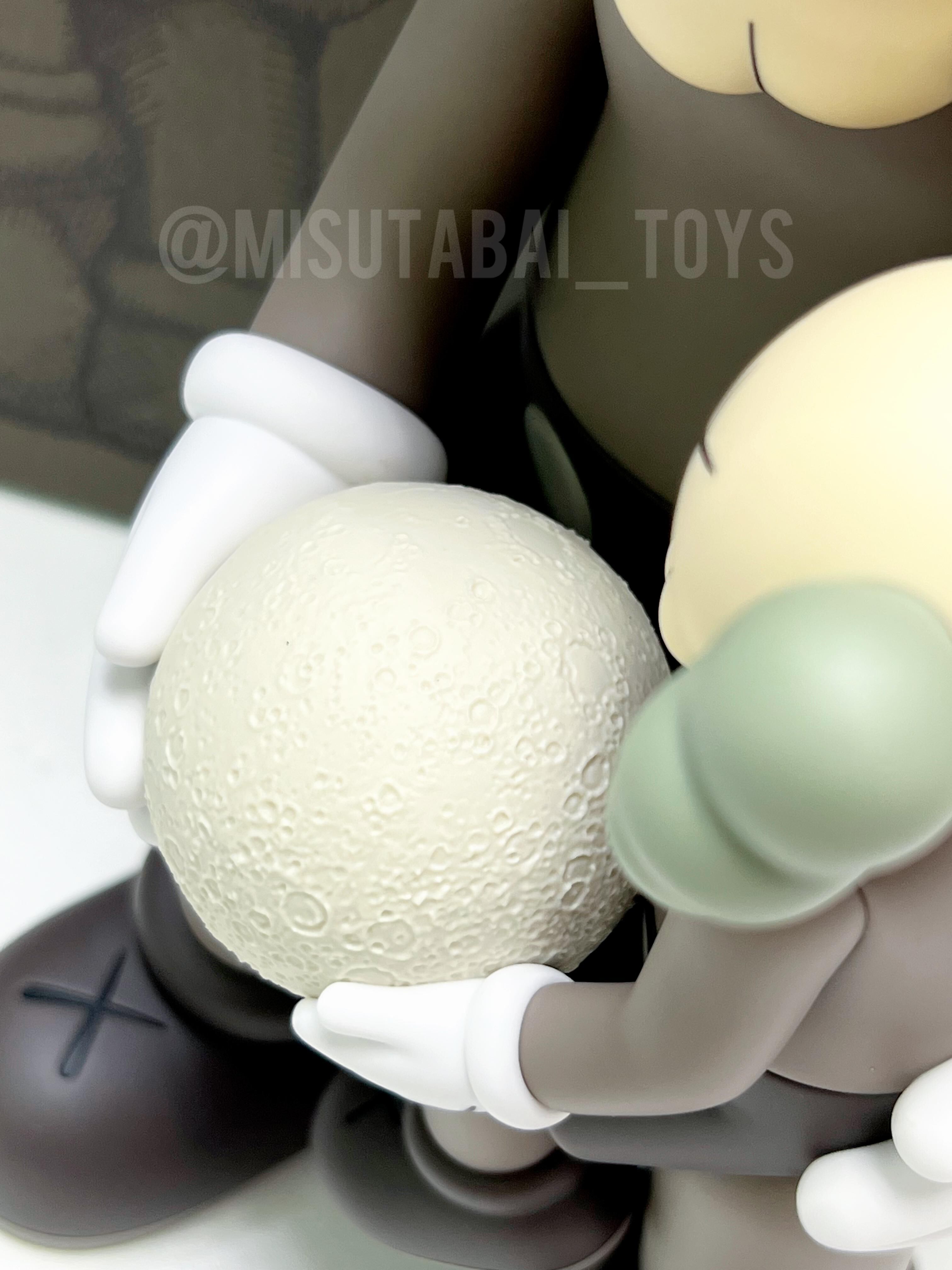 KAWS:HOLIDAY THAILAND Figure (Brown)