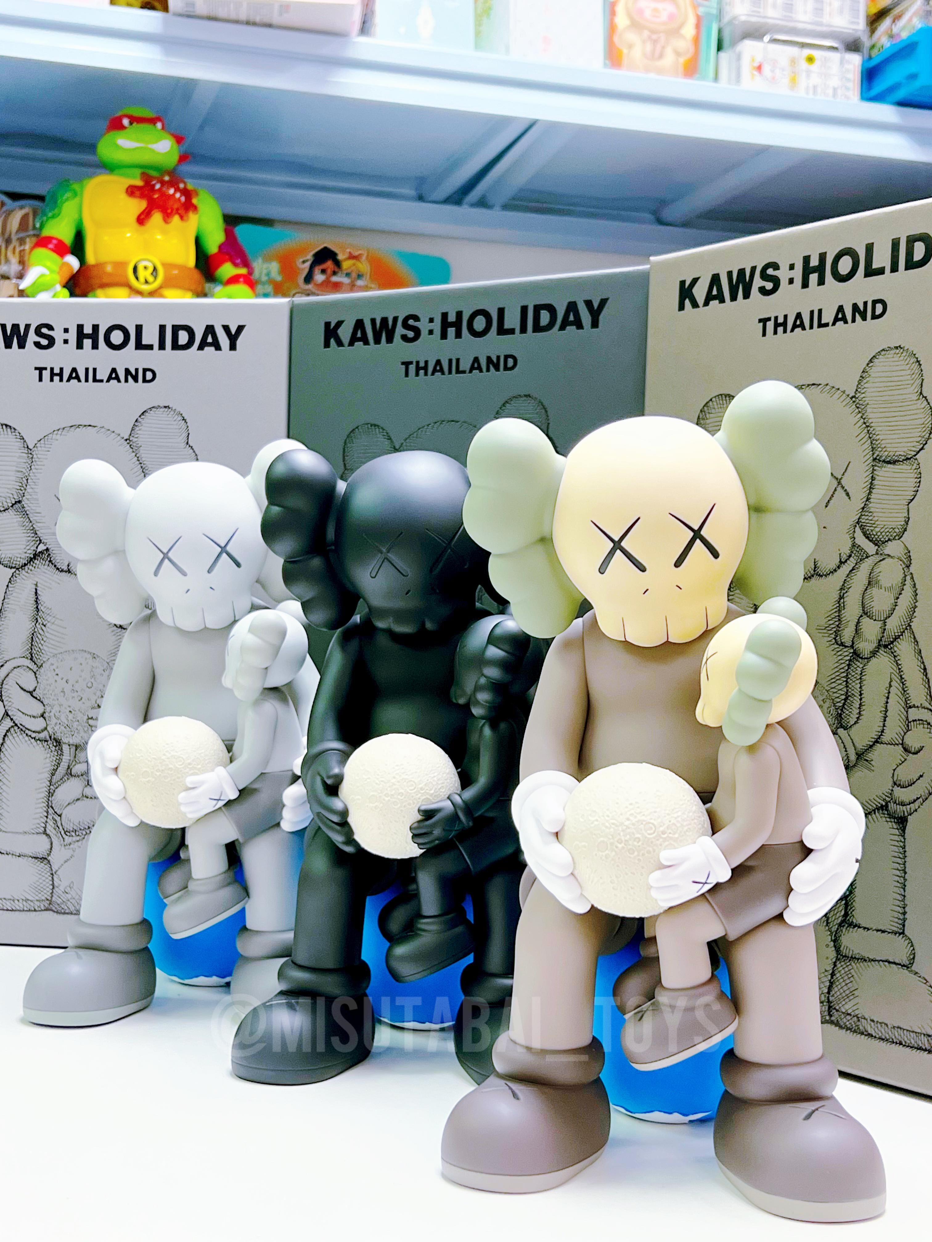 KAWS:HOLIDAY THAILAND Figure (Grey)