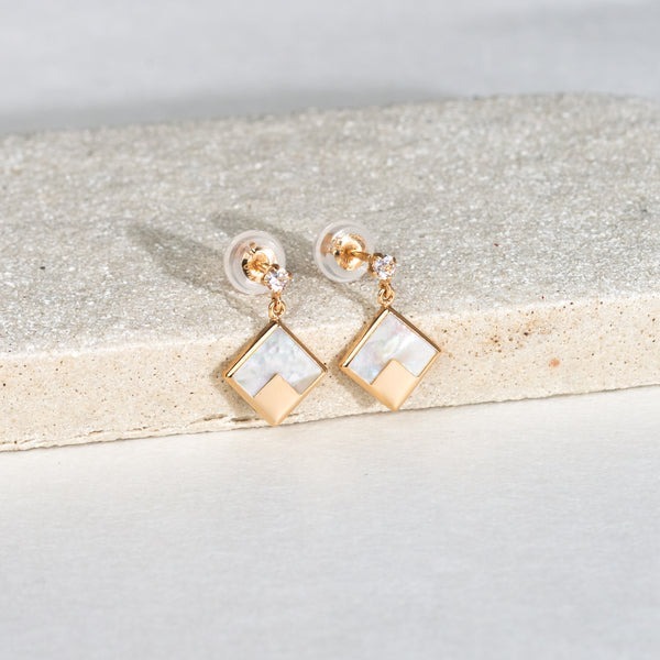 【me.luxe】K10粼光貝殼拓帕石耳環