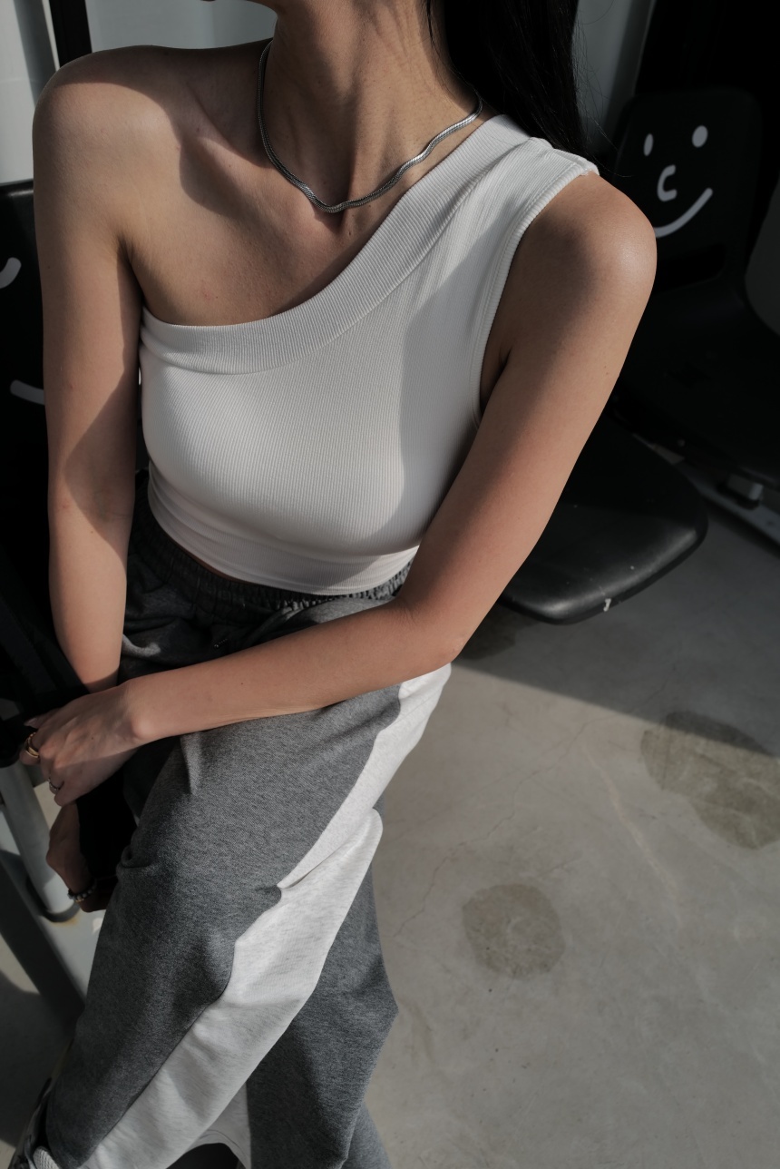 斜肩胸墊微辣背心*4色