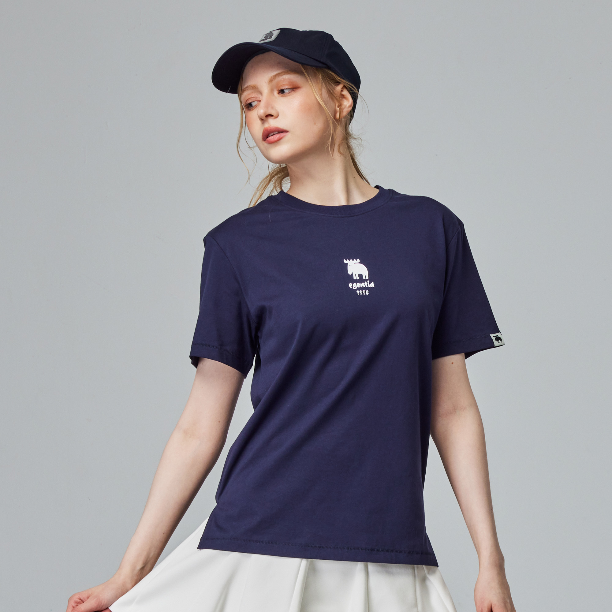 moz瑞典 駝鹿 極簡駝鹿 舒適柔棉 100%純棉短T-藏青(亞洲版)女款