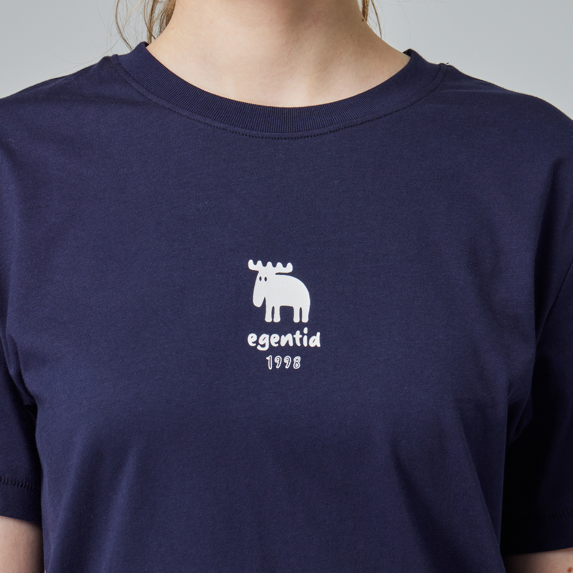 moz瑞典 駝鹿 極簡駝鹿 舒適柔棉 100%純棉短T-藏青(亞洲版)女款