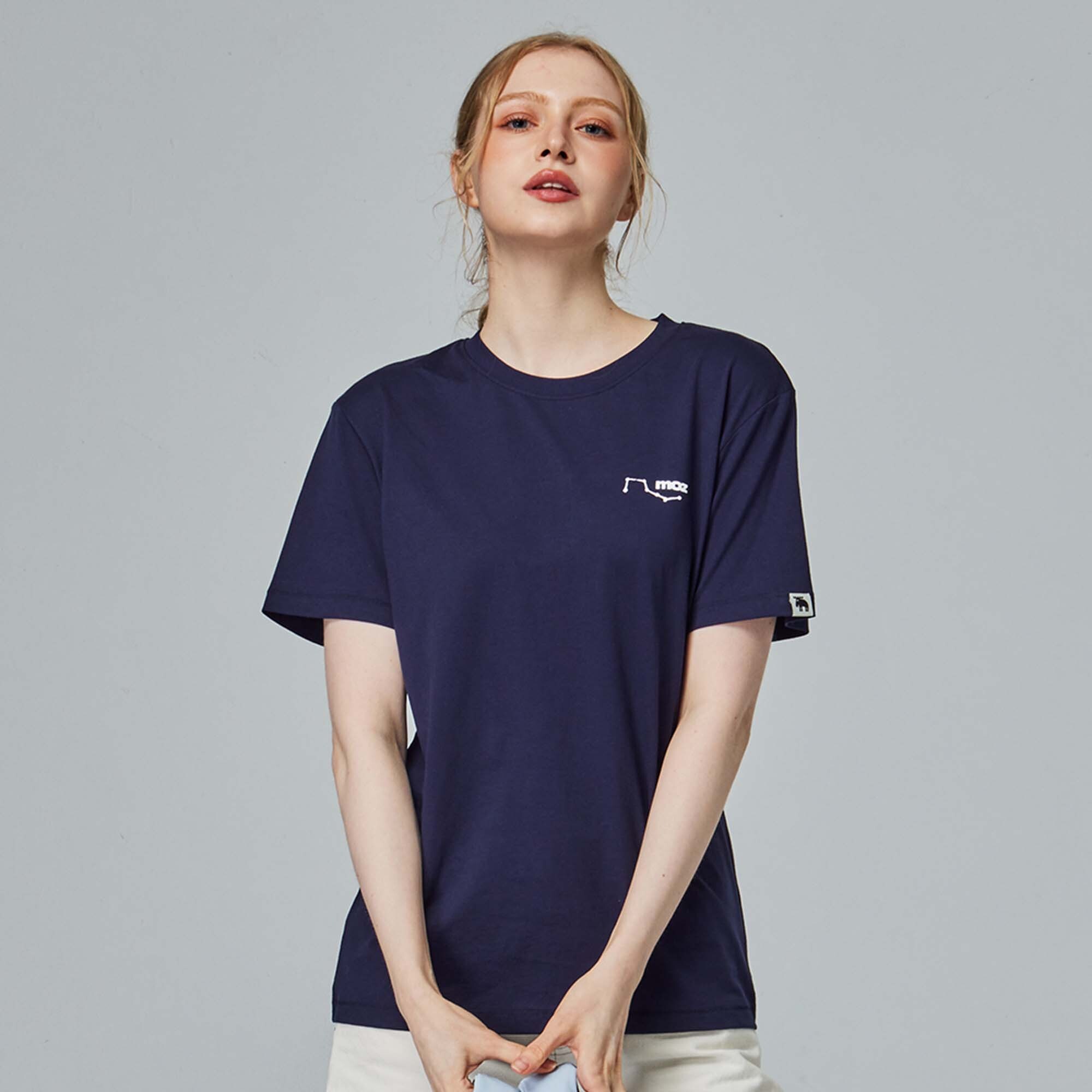 moz瑞典 駝鹿 北歐星空 舒適柔棉 100%純棉短T-藏青(亞洲版)女款