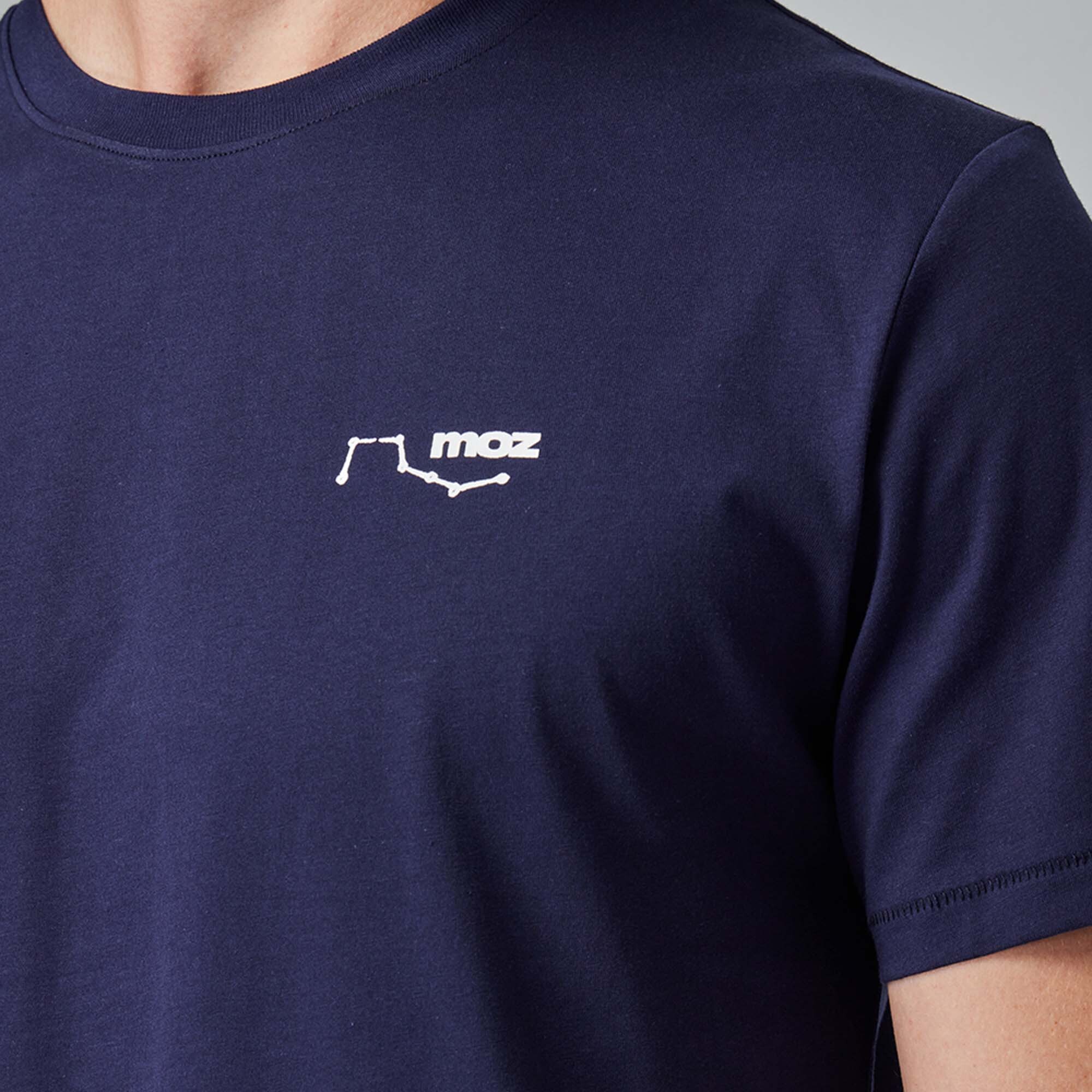 moz瑞典 駝鹿 北歐星空 舒適柔棉 100%純棉短T-藏青(亞洲版)男款