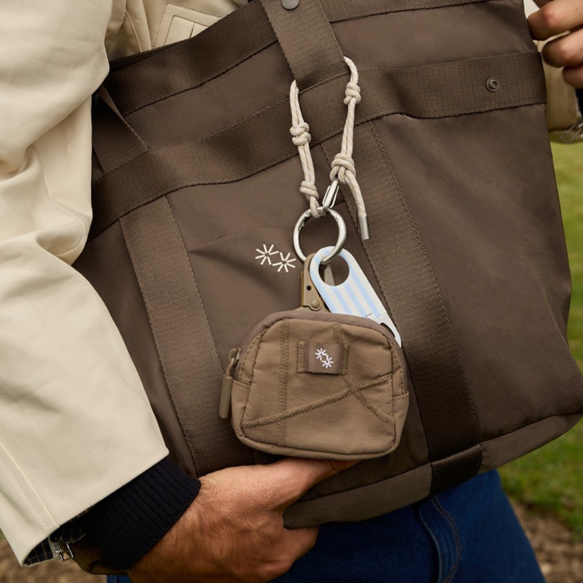 Mini Utility Pack Charm - 深卡其