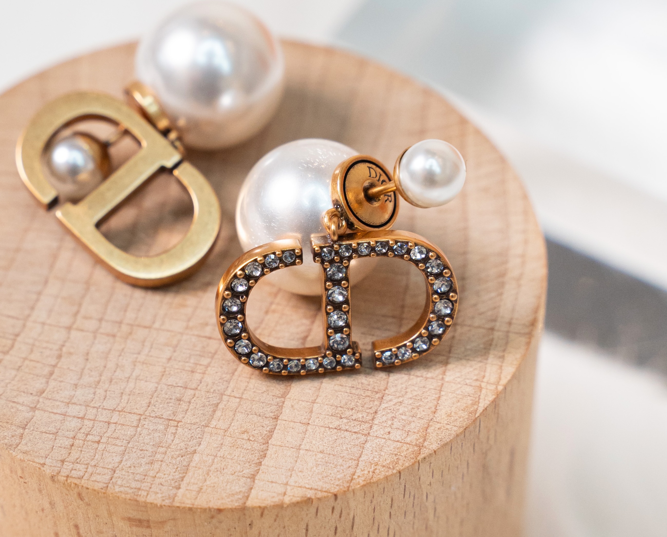 DIOR 時尚精緻簡約 珍珠樹脂 耳夾 女款 金/ 銀色