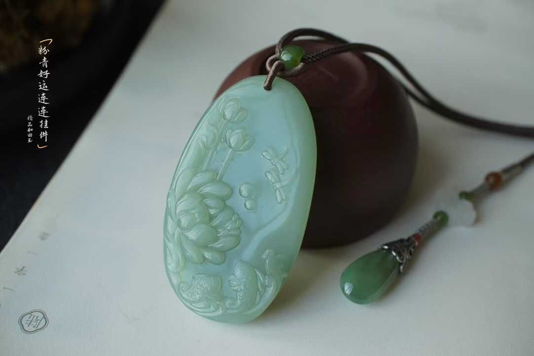 和田玉碧玉冰底瓷藍粉青“好運連連”掛件,天然和田玉軟玉