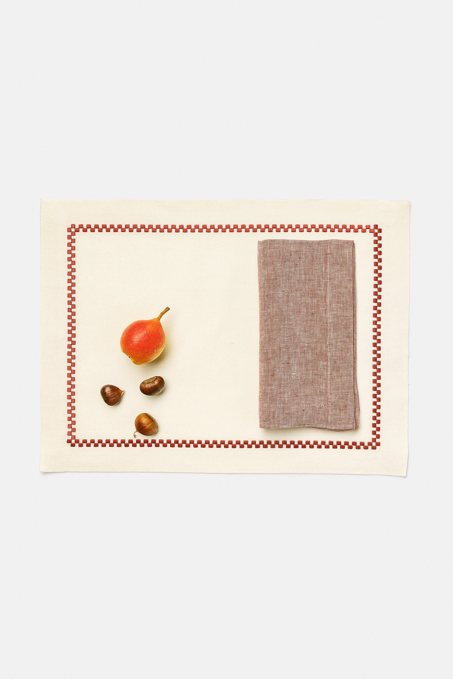 Ricamo 刺繡餐墊＿白色/酒紅