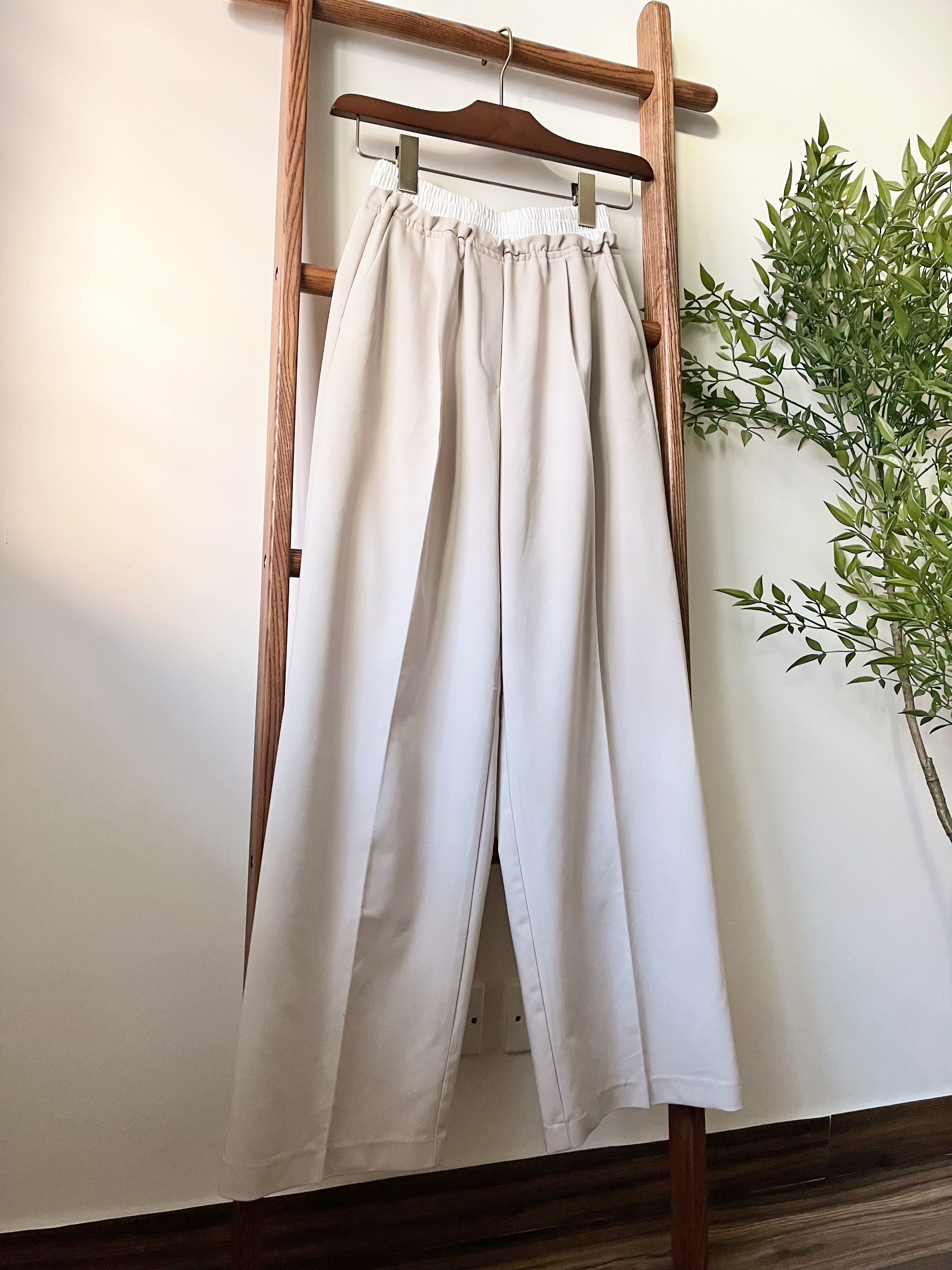 🌿米白 配白邊 滑滑長褲