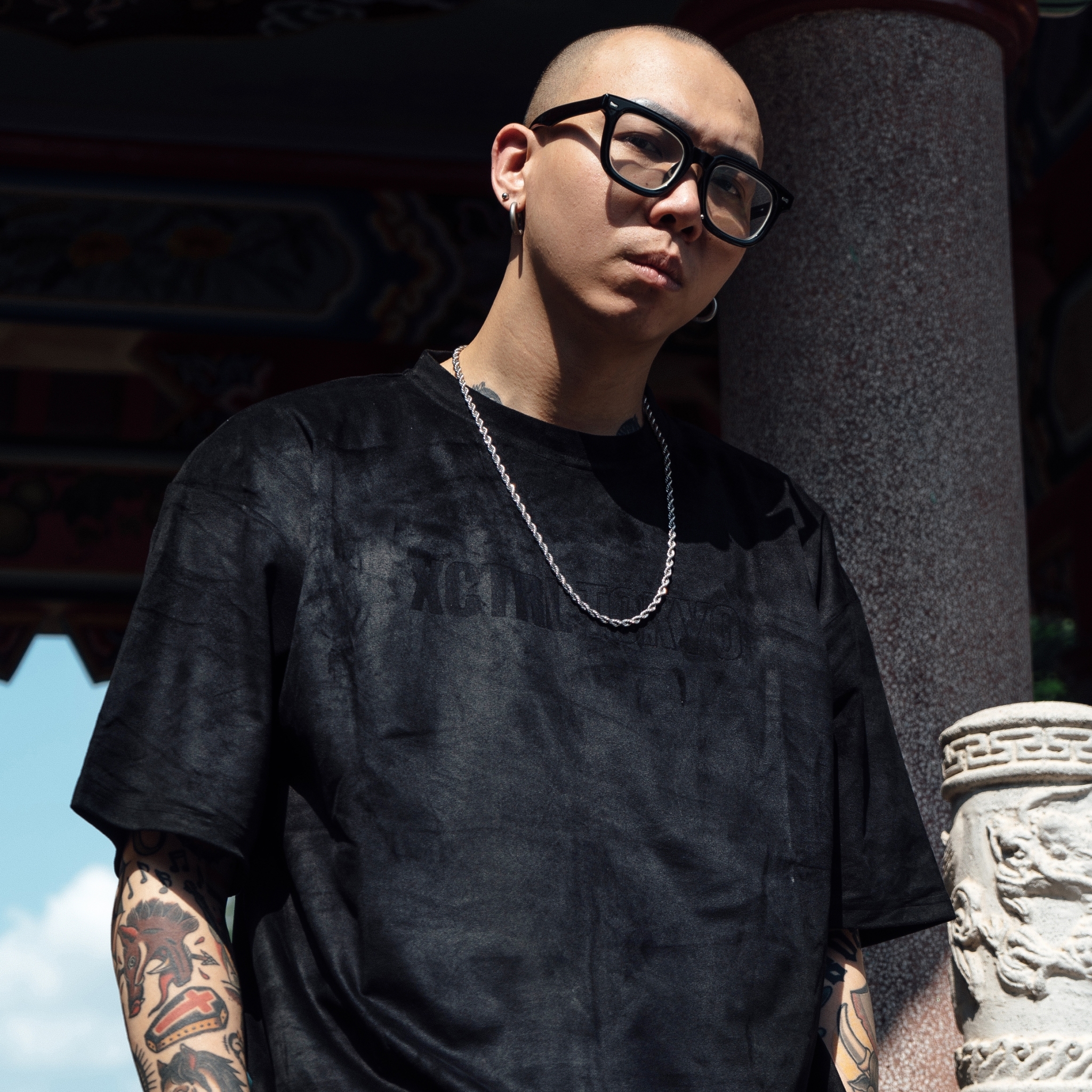 XCTRL 暴走東京皮絨寬版短T-黑