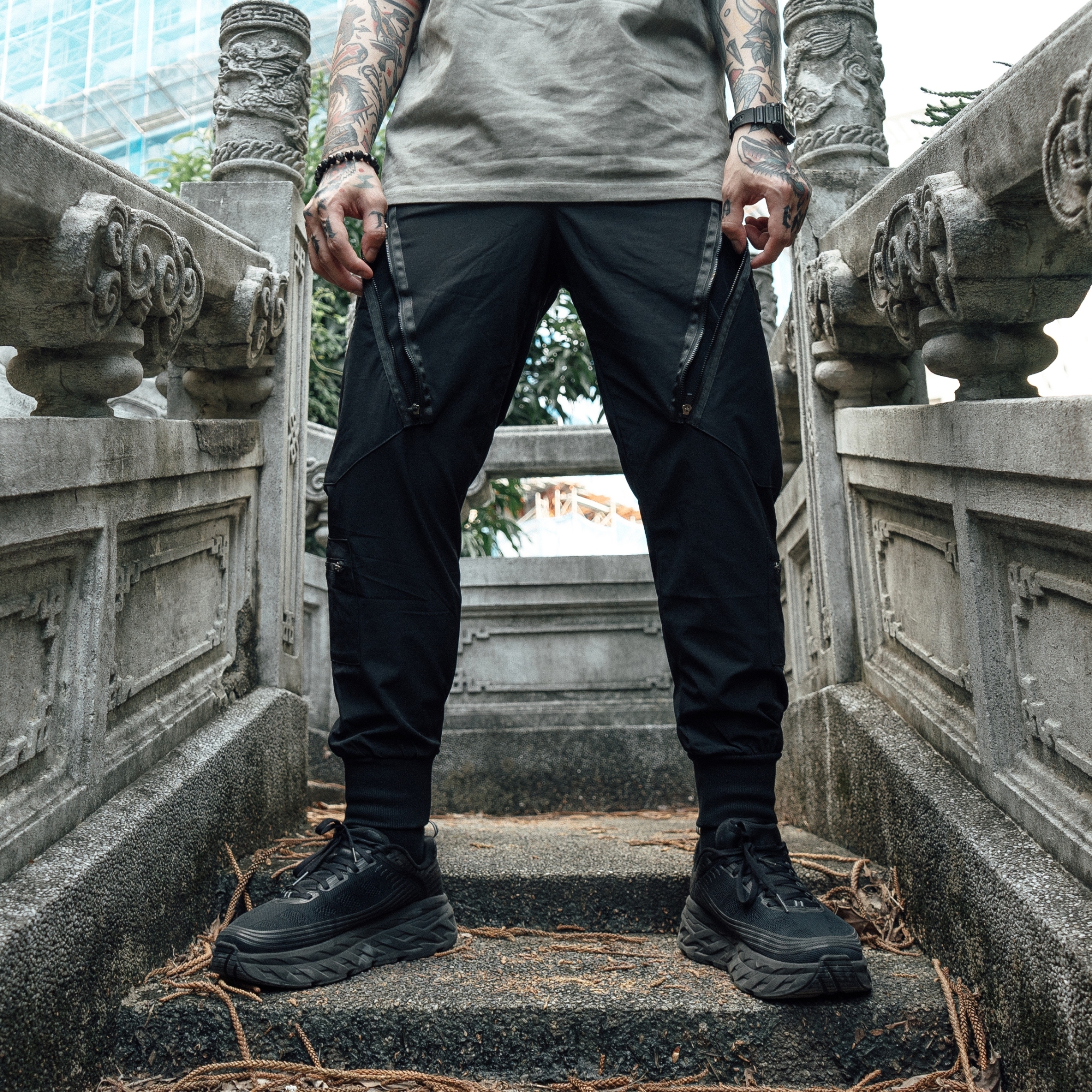 XCTRL 側拉鏈大口袋束口工裝褲-黑