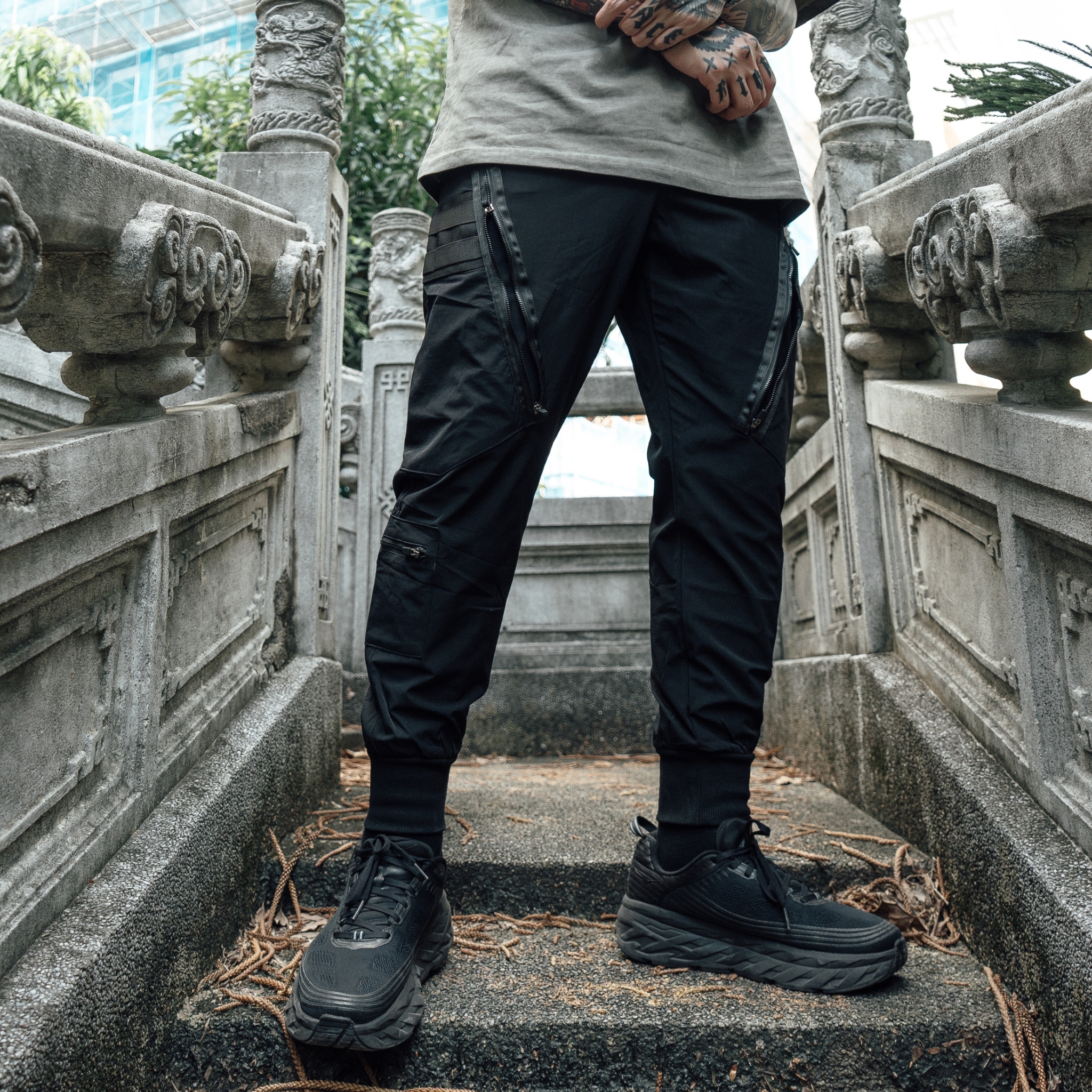 XCTRL 側拉鏈大口袋束口工裝褲-黑