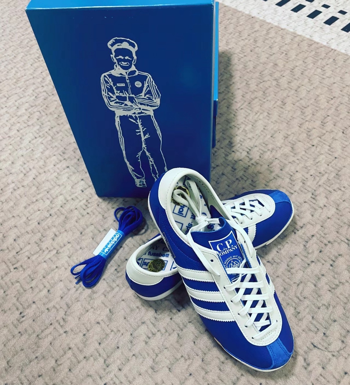 C.P. Company x adidas 藍色復古休閒鞋