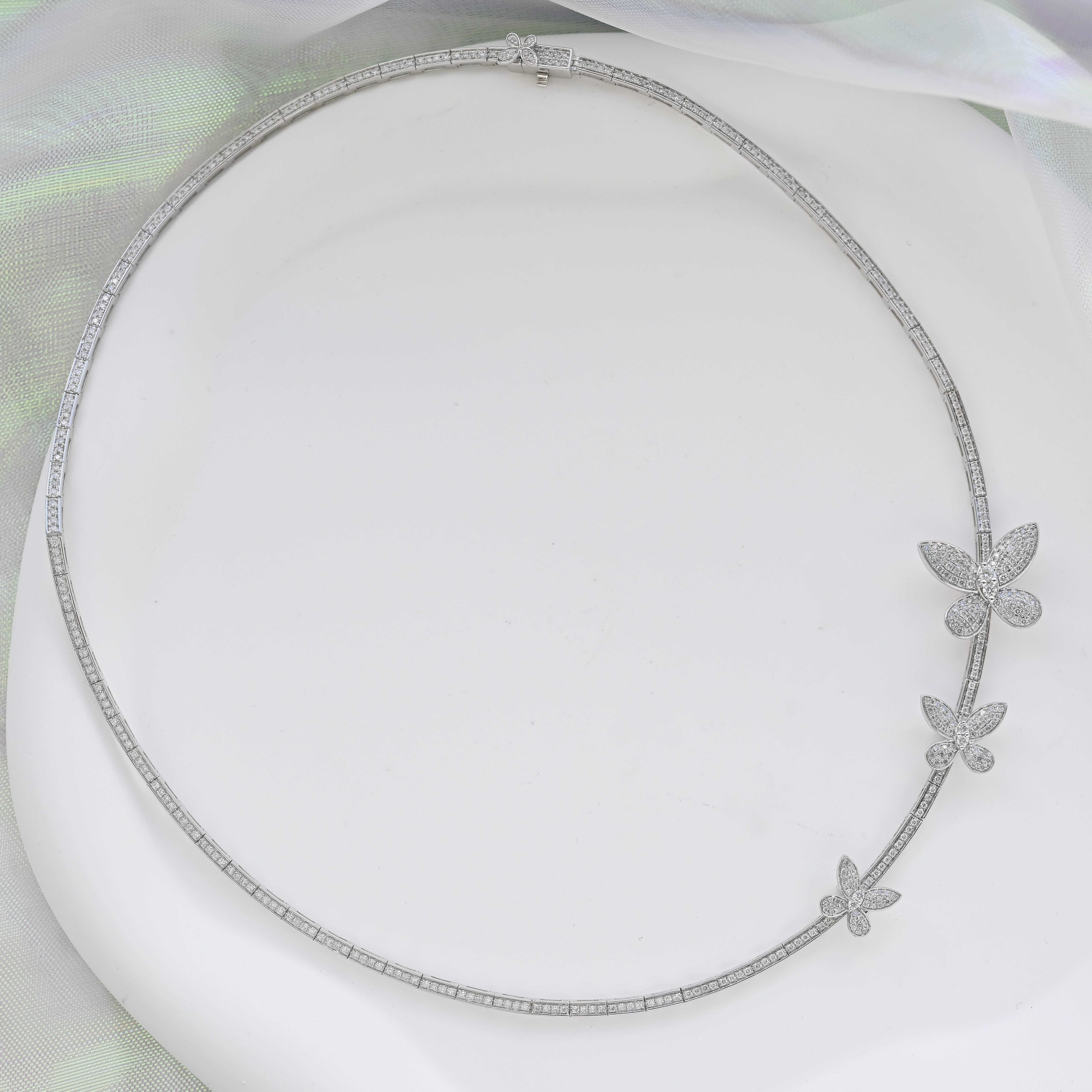 18K 1.40ct Papillon Choker Diamond Necklace