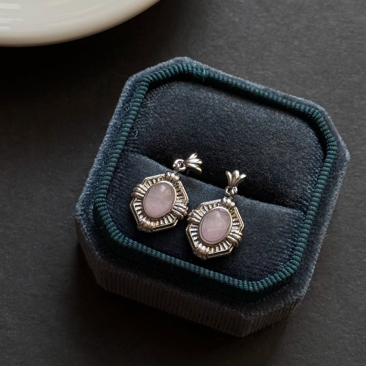 [原石] 紫鋰輝石 / 孔賽石 925銀耳環