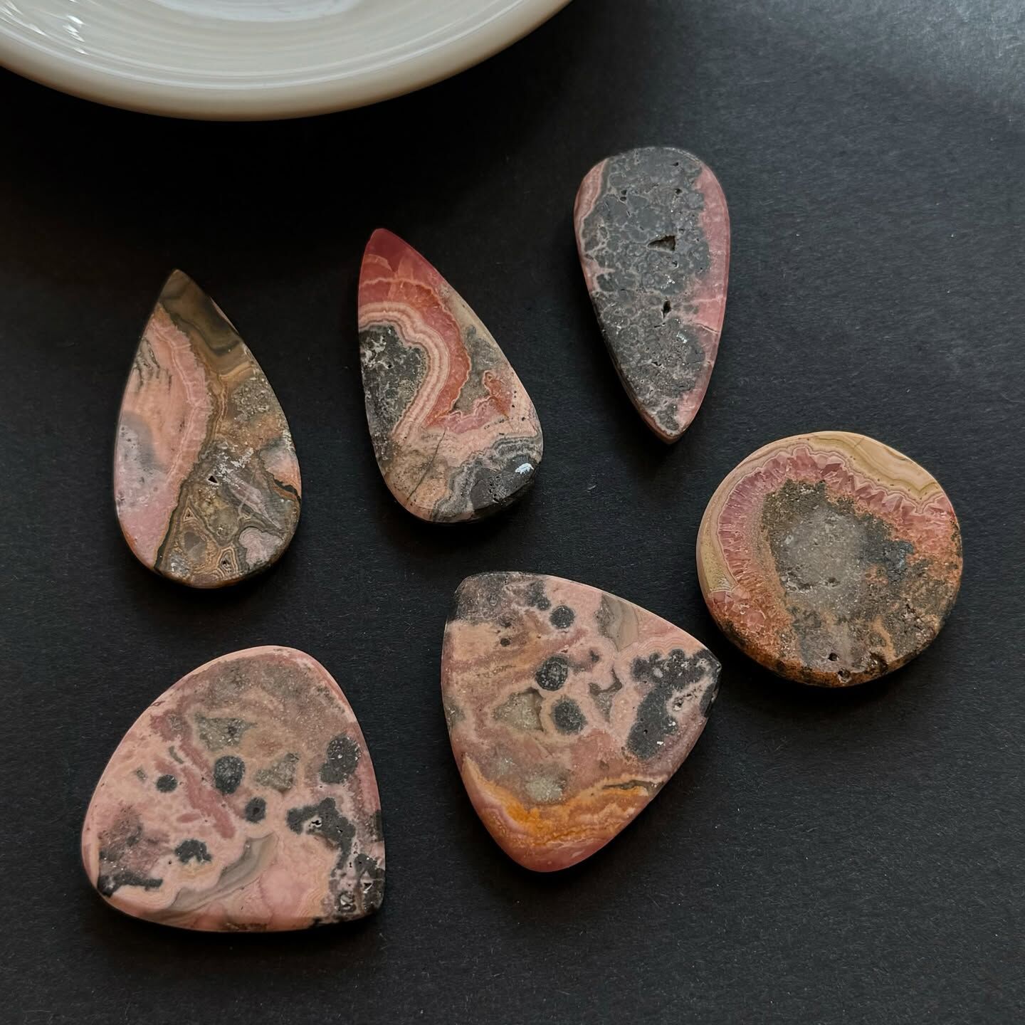 [原石] 菱錳礦/紅紋石 共生黃鐵礦 水晶蛋面 水晶墜面