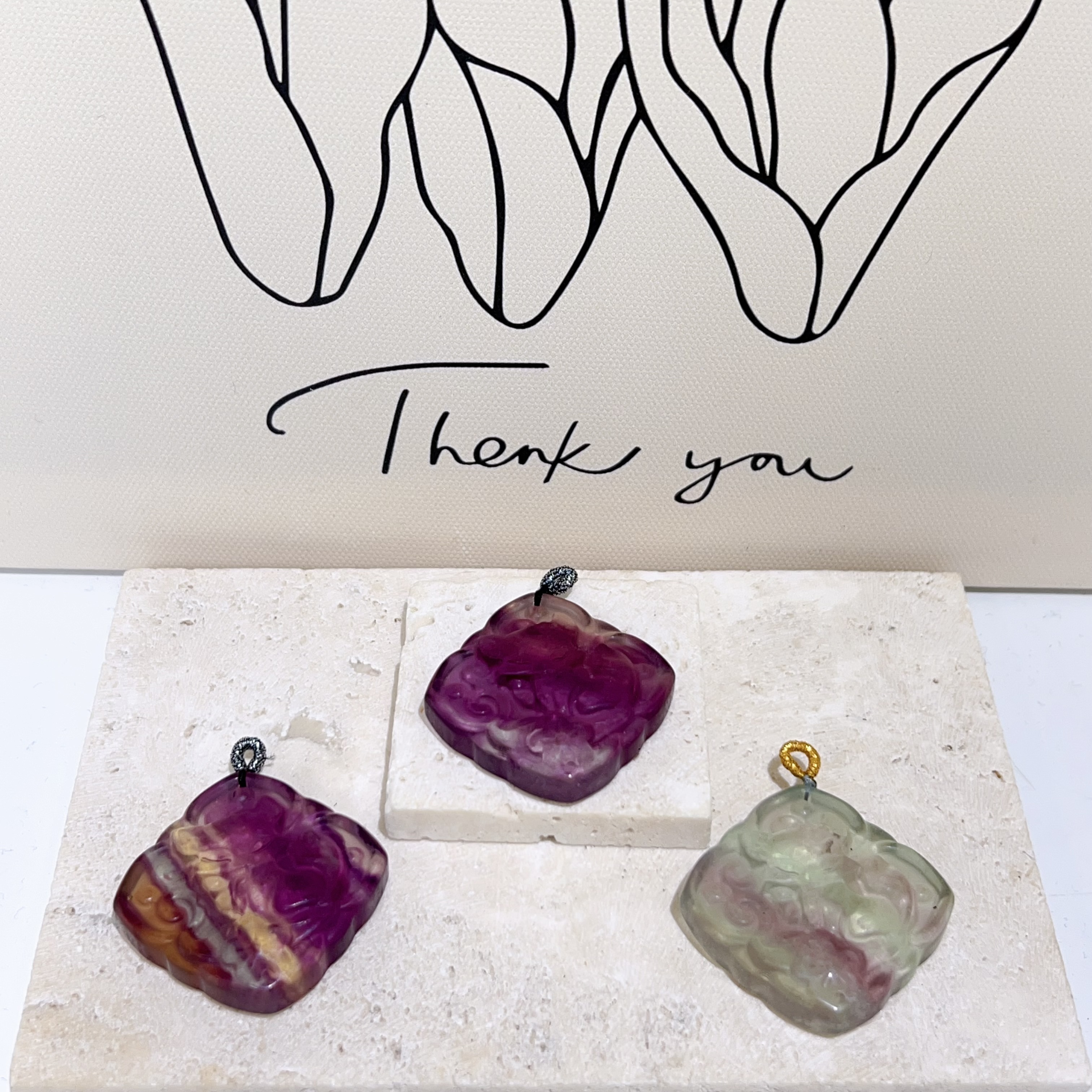 D654 螢石方型狐狸雕刻吊墜