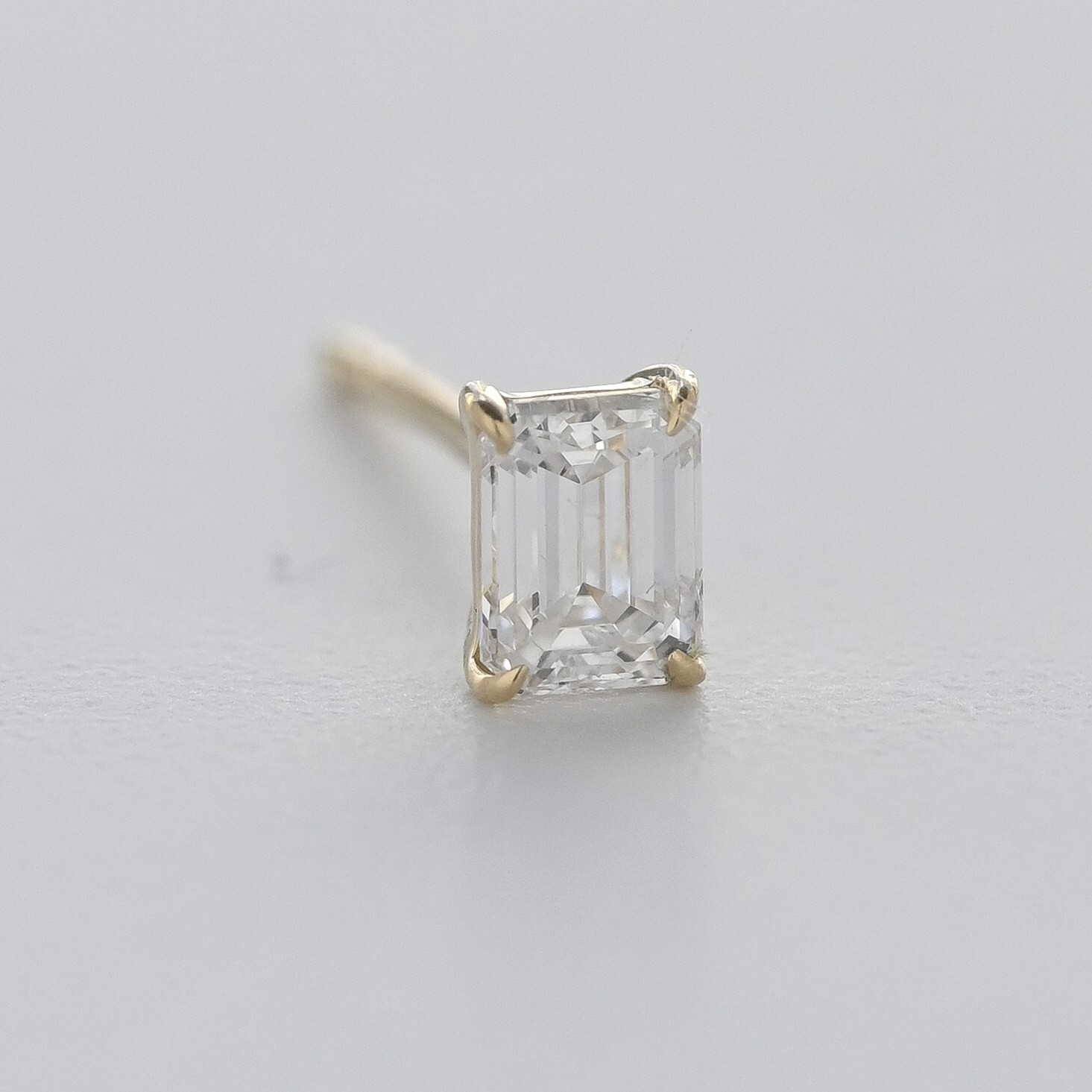 18K 0.30ct Emerald cut Diamond Earring