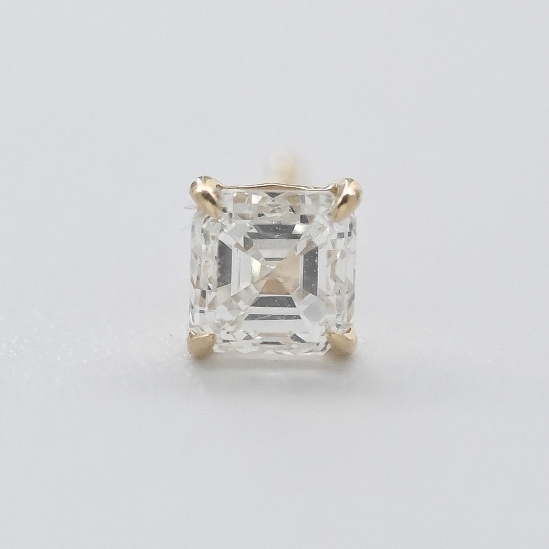 18K 0.30ct Asscher cut Diamond Earring