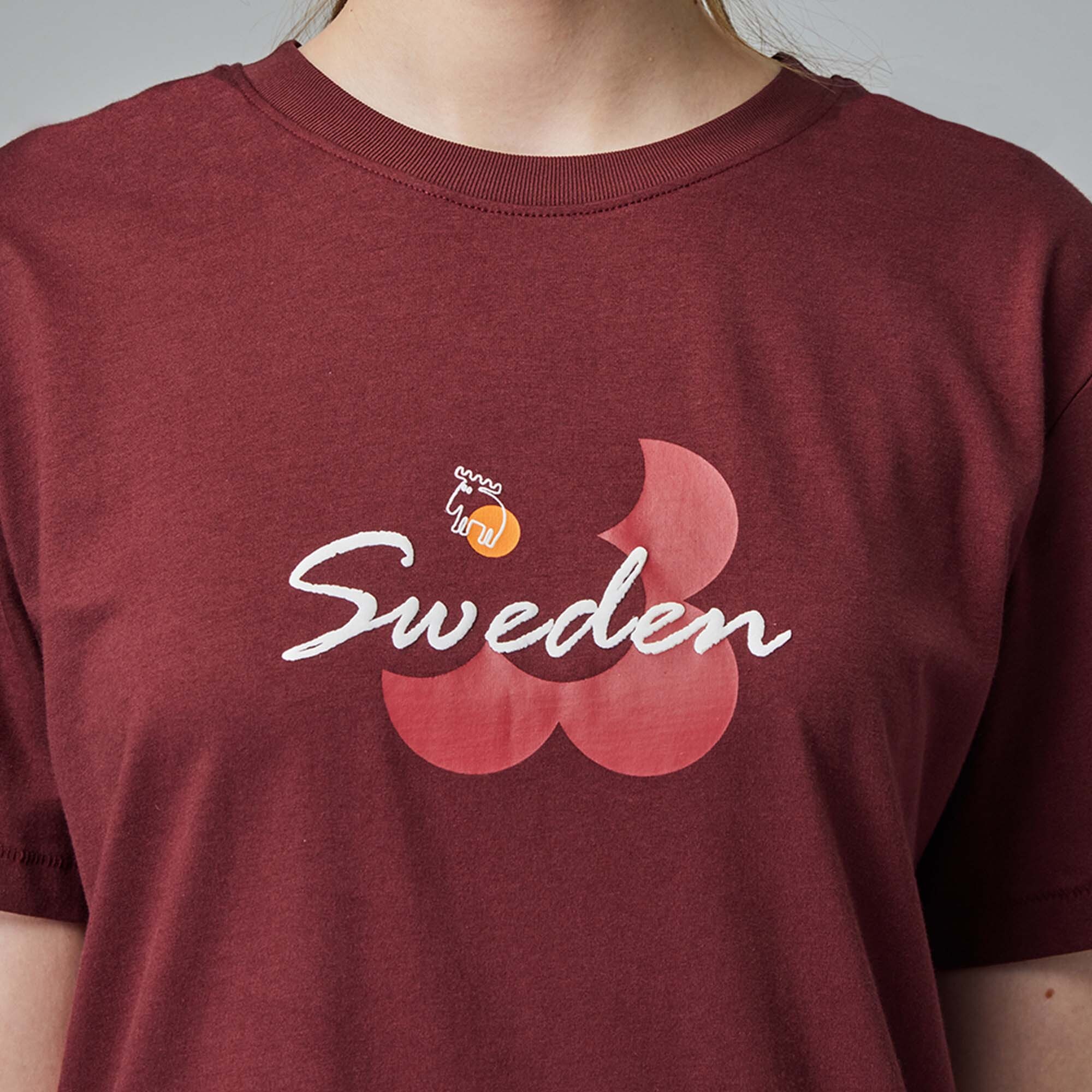 moz瑞典 駝鹿 花語駝鹿 舒適柔棉 100%純棉短T-暗紅(亞洲版)女款