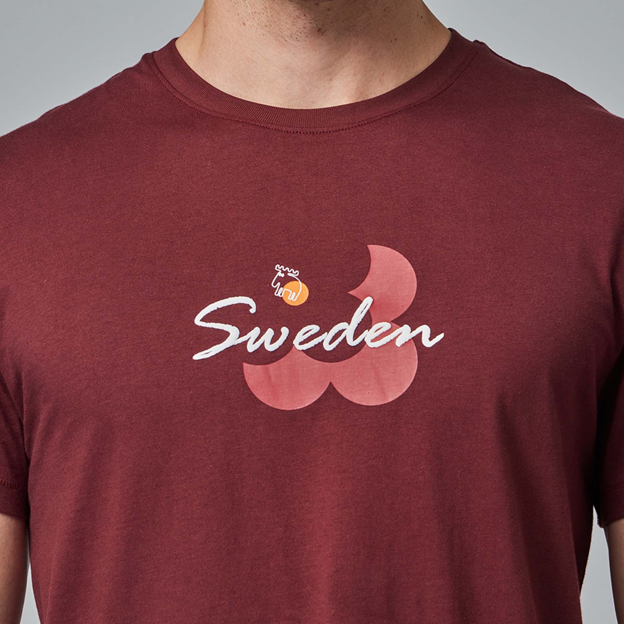 moz瑞典 駝鹿 花語駝鹿 舒適柔棉 100%純棉短T-暗紅(亞洲版)男款