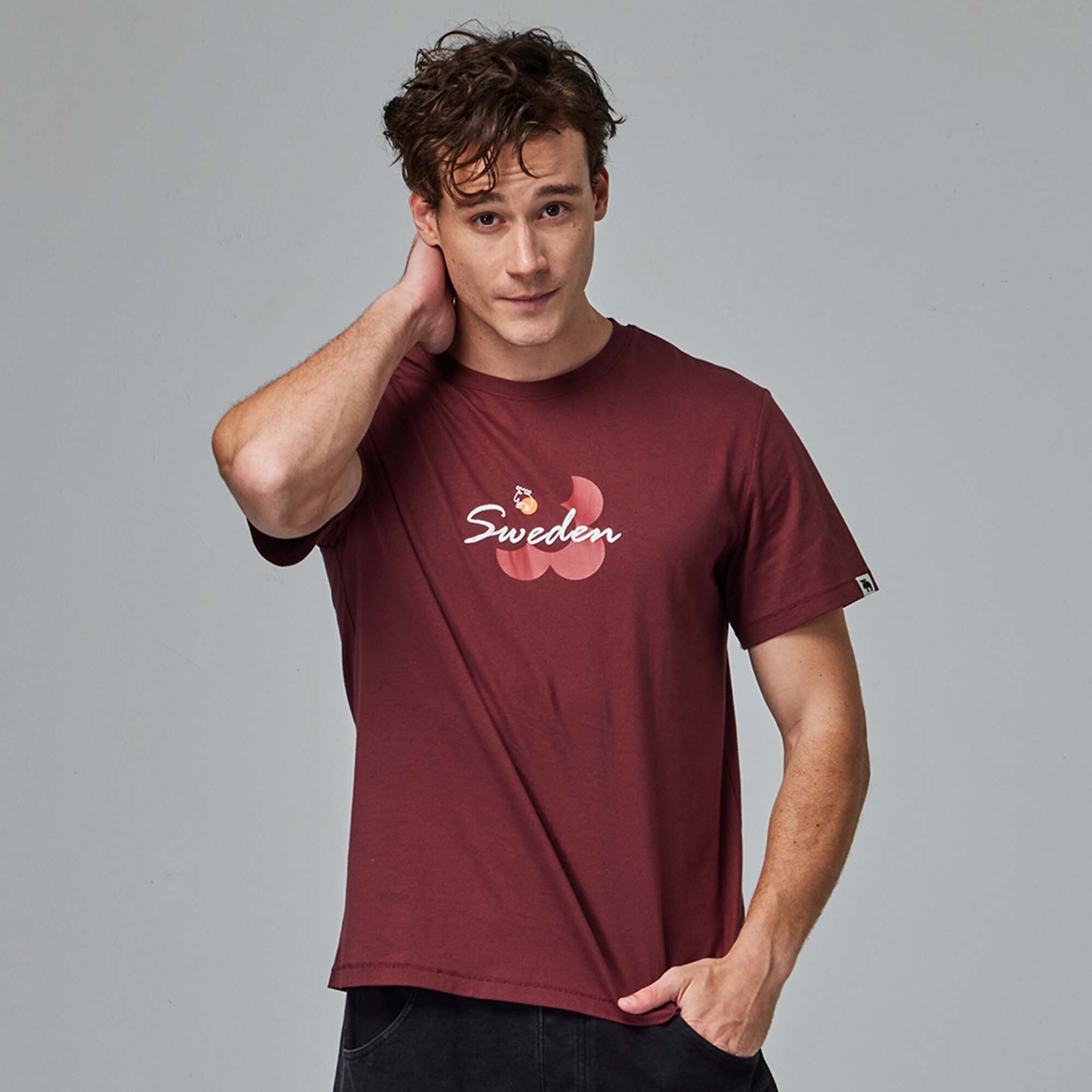 moz瑞典 駝鹿 花語駝鹿 舒適柔棉 100%純棉短T-暗紅(亞洲版)男款