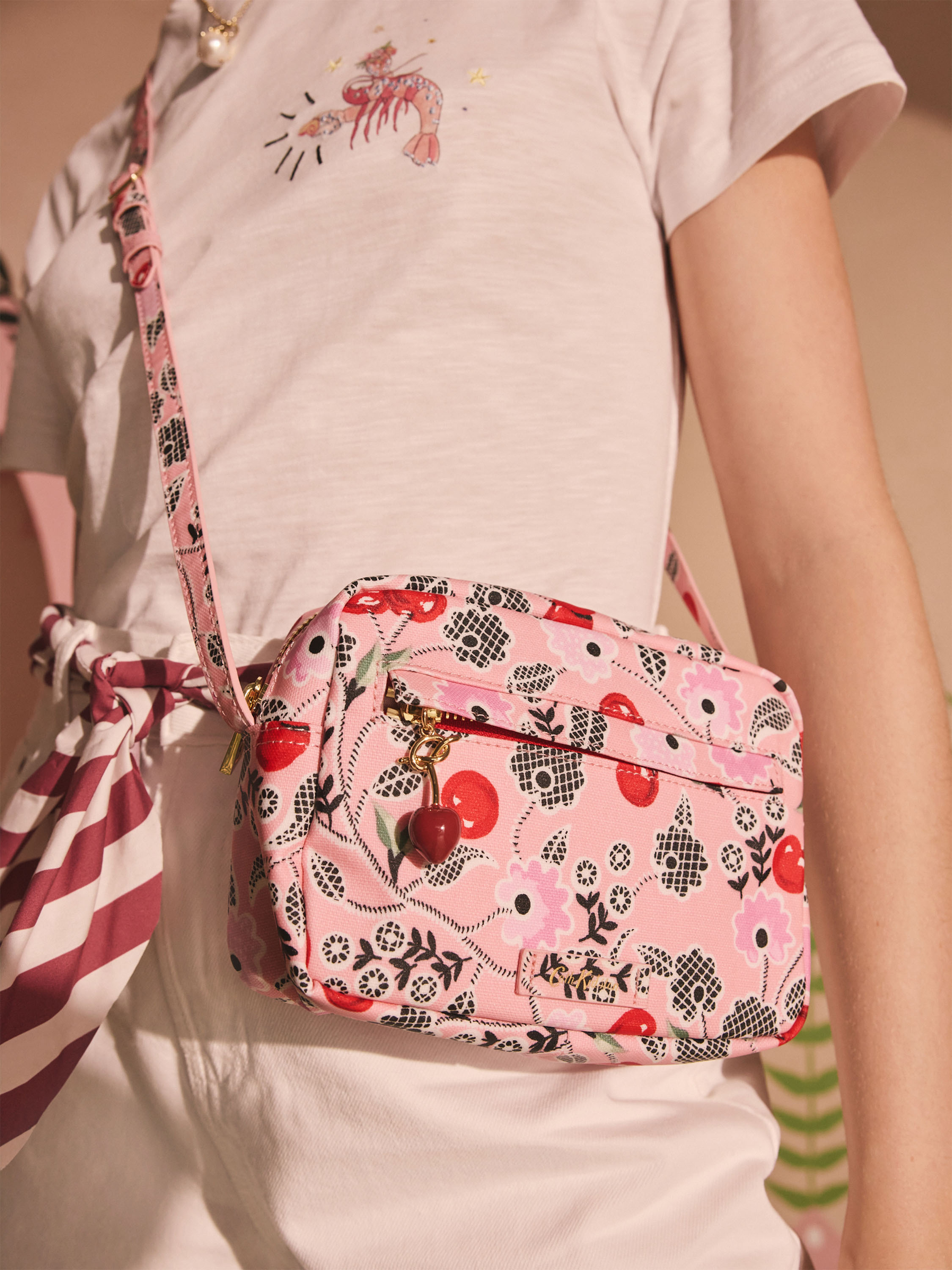 Cherry Gardens 斜背相機包