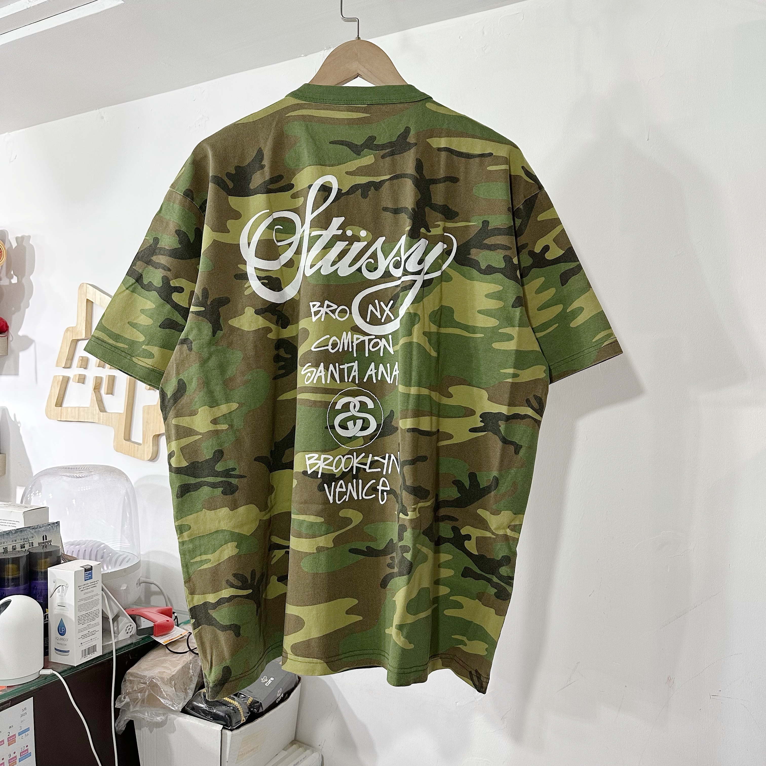 STUSSY SS25 WORLD TOUR TEE CAMO